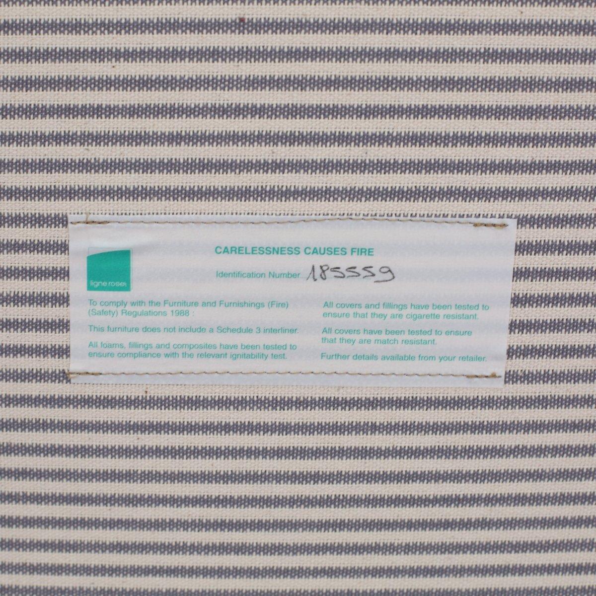El icónico sofá Togo, diseñado originalmente por Michel Ducaroy para Ligne Roset en 1973, se ha convertido en un clásico del diseño de mediados de siglo. Este par de sofá y otomana son increíblemente versátiles y pueden utilizarse solos o combinados