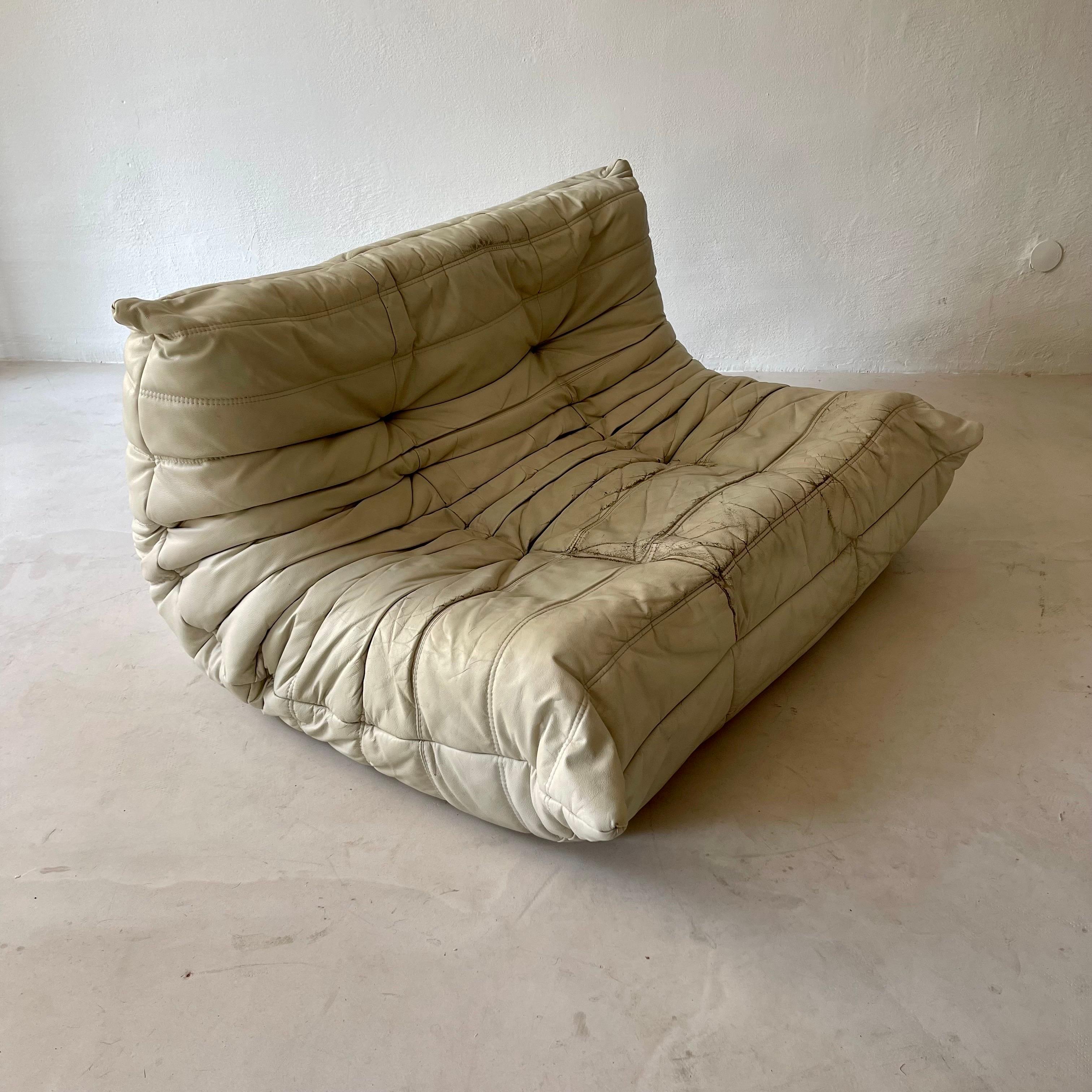 Ligne Roset 'Togo' Signed Authentic in Original Patinated Leather 1970s For Sale 5