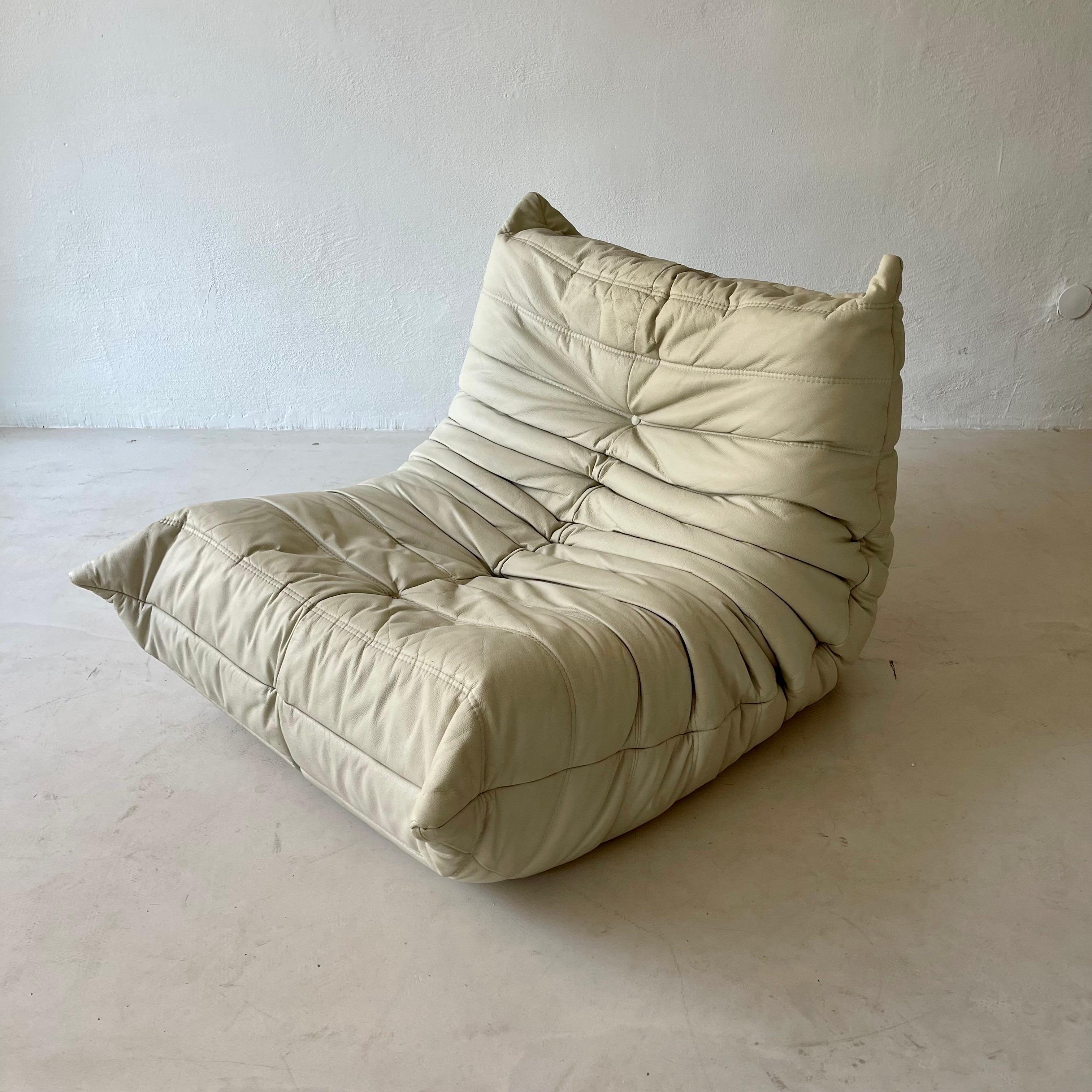 Ligne Roset 'Togo' Signed Authentic in Original Patinated Leather 1970s For Sale 7