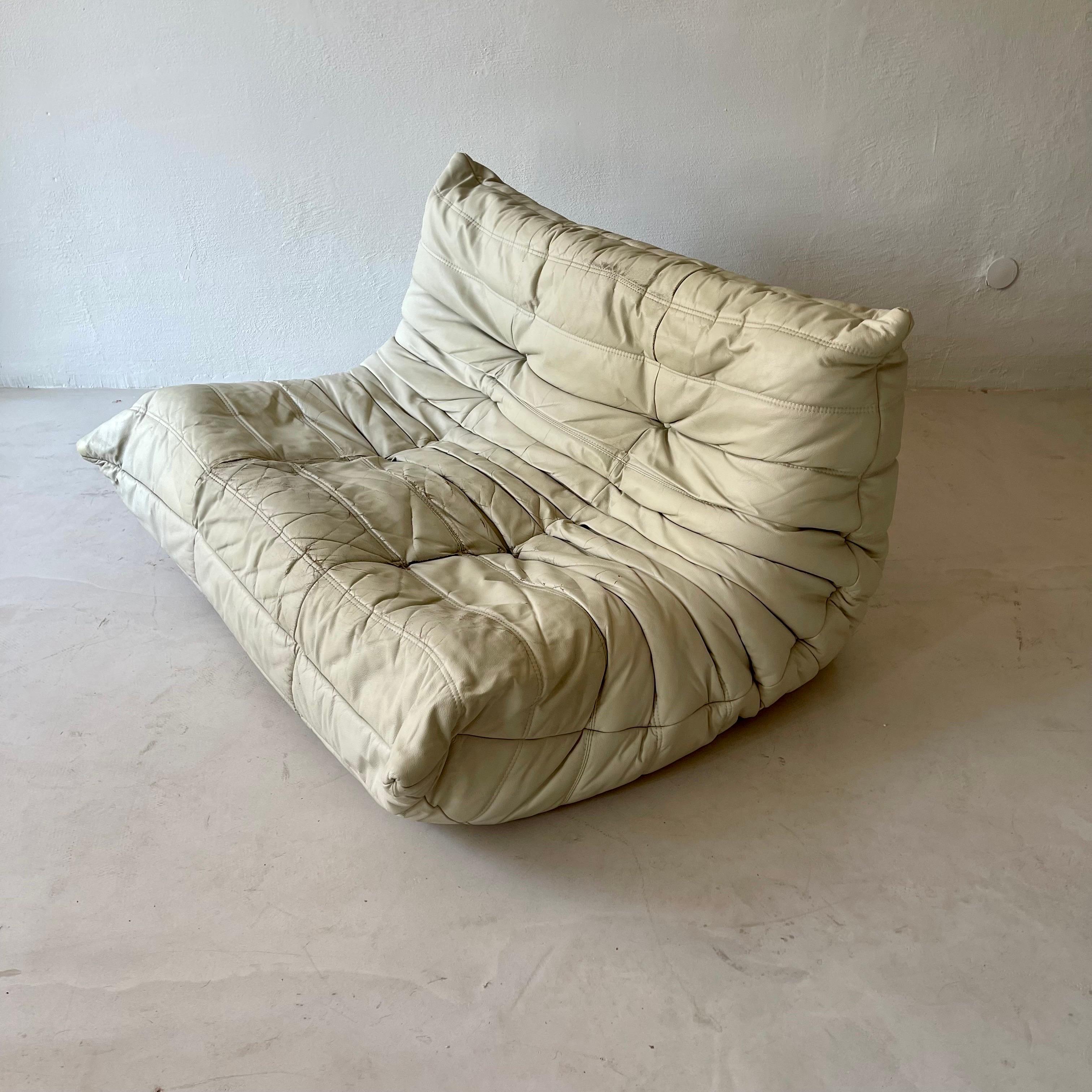 Ligne Roset 'Togo' Signed Authentic in Original Patinated Leather 1970s For Sale 2