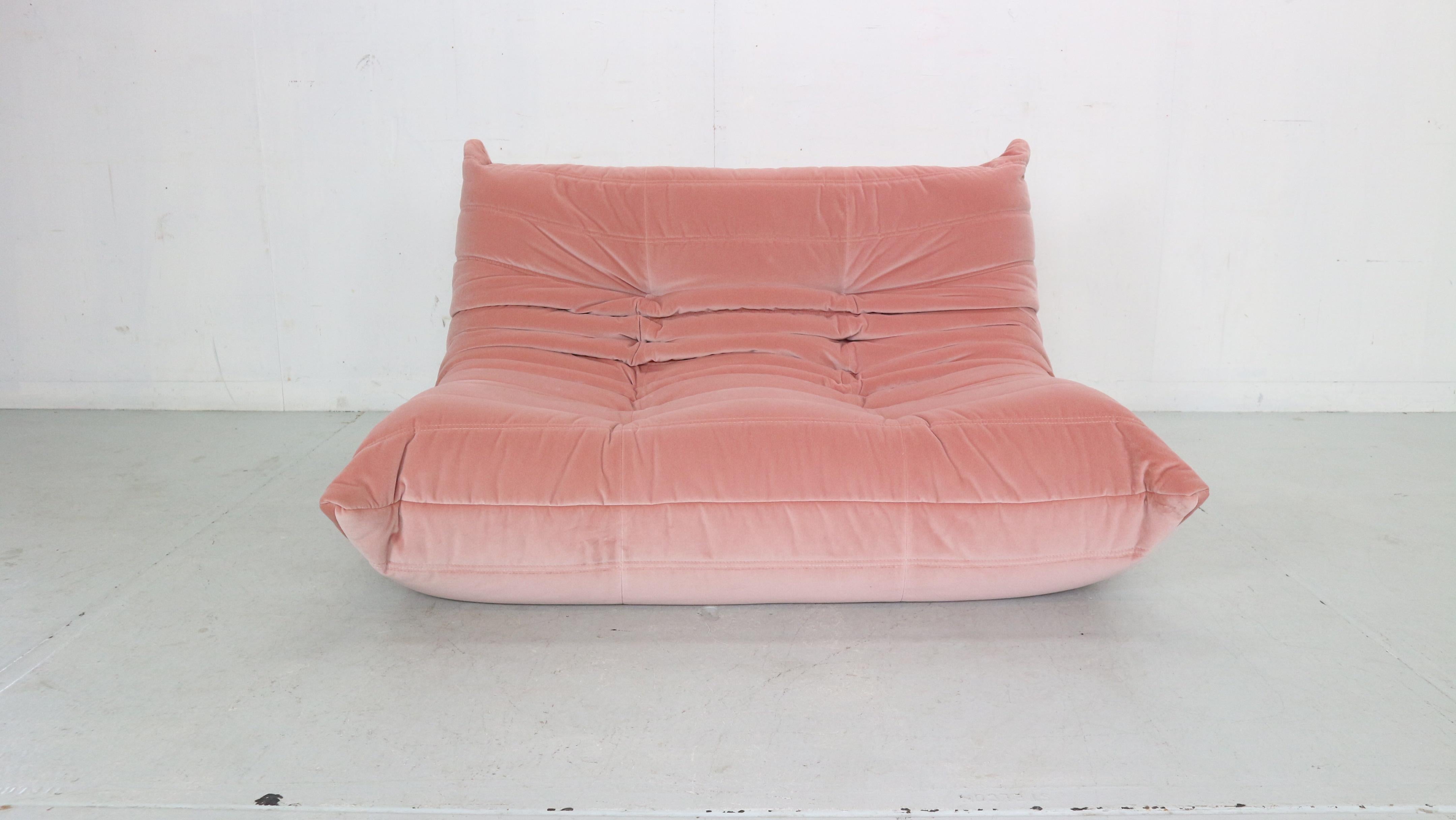Magnificent Togo two seater lounge sofa designed by Michel Ducaroy in 1973 and was manufactured by Ligne Roset in France.

Very comfortable and beautiful accent to your living room space.
It has been newly reupholstered in light pink soft velvet