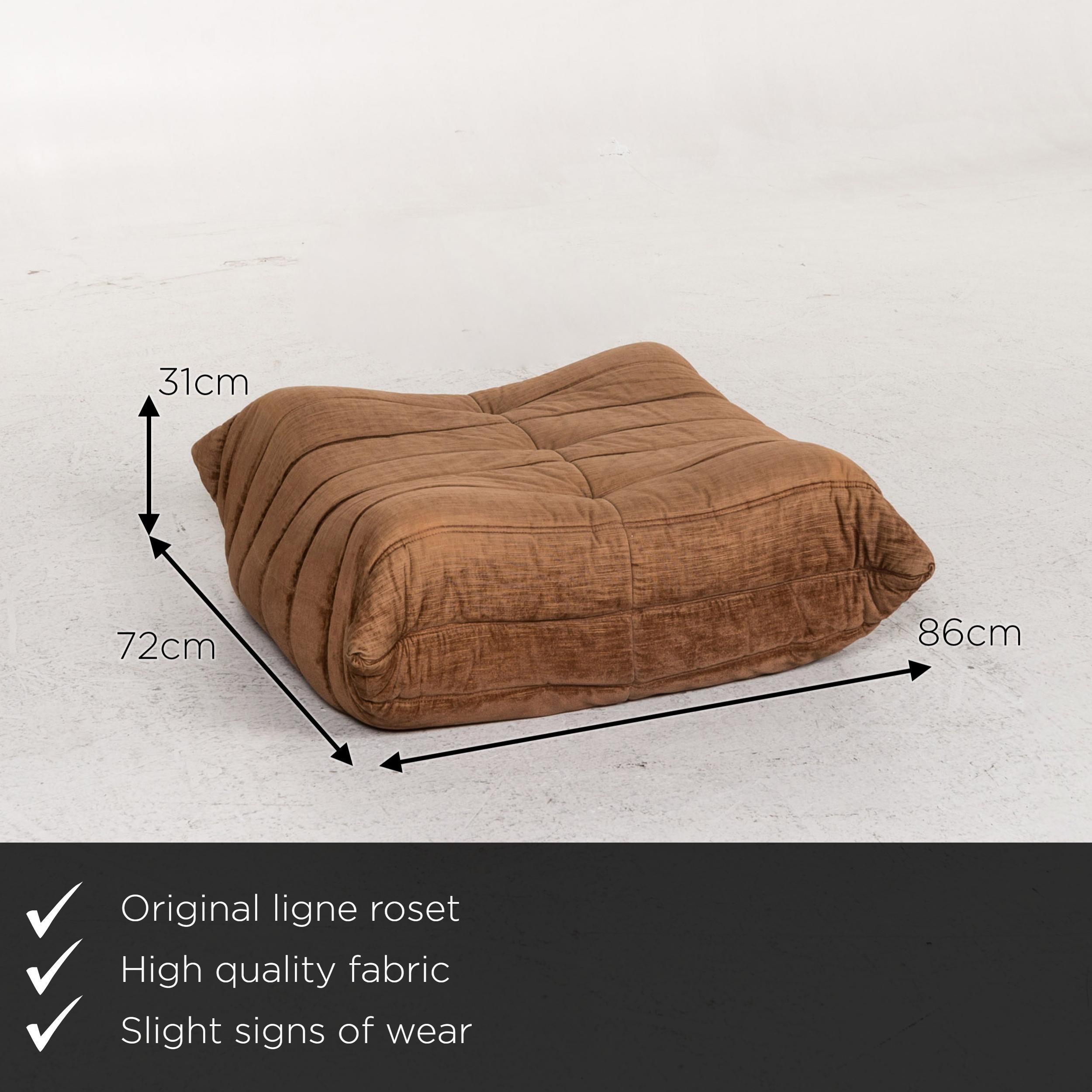 We present to you a Ligne Roset Togo stool brown ottoman.

 

Product measurements in centimeters:
 

Depth 72
Width 86
Height 31.




 