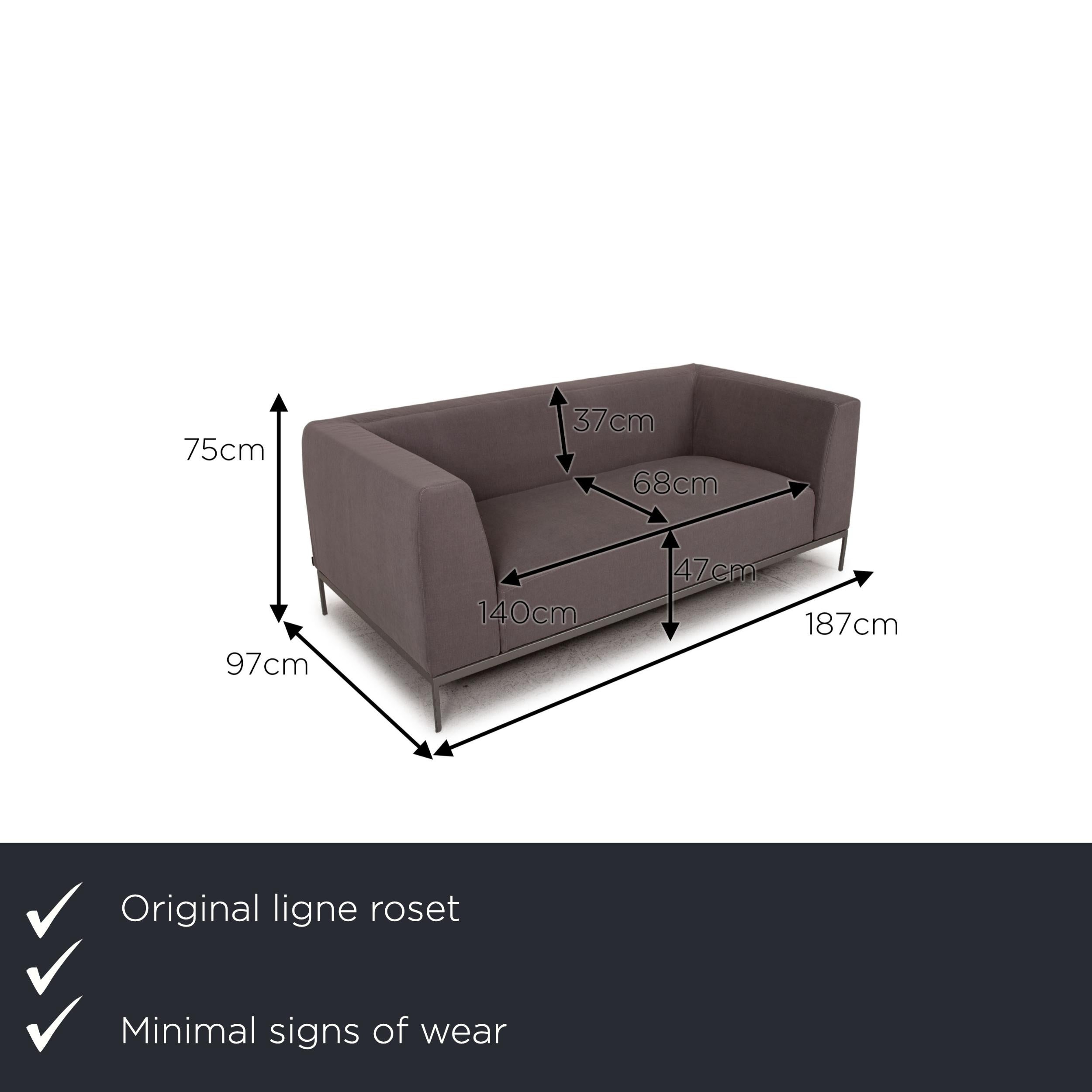 Wir präsentieren Ihnen eine ligne roset traversal Stoffsofa grau Zweisitzer-Couch.

Produktabmessungen in Zentimetern:

Tiefe: 97
Breite: 187
Höhe: 75
Sitzhöhe: 47
Resthöhe: 75
Sitztiefe: 68
Sitzbreite: 140
Rückenhöhe: 37.

   
