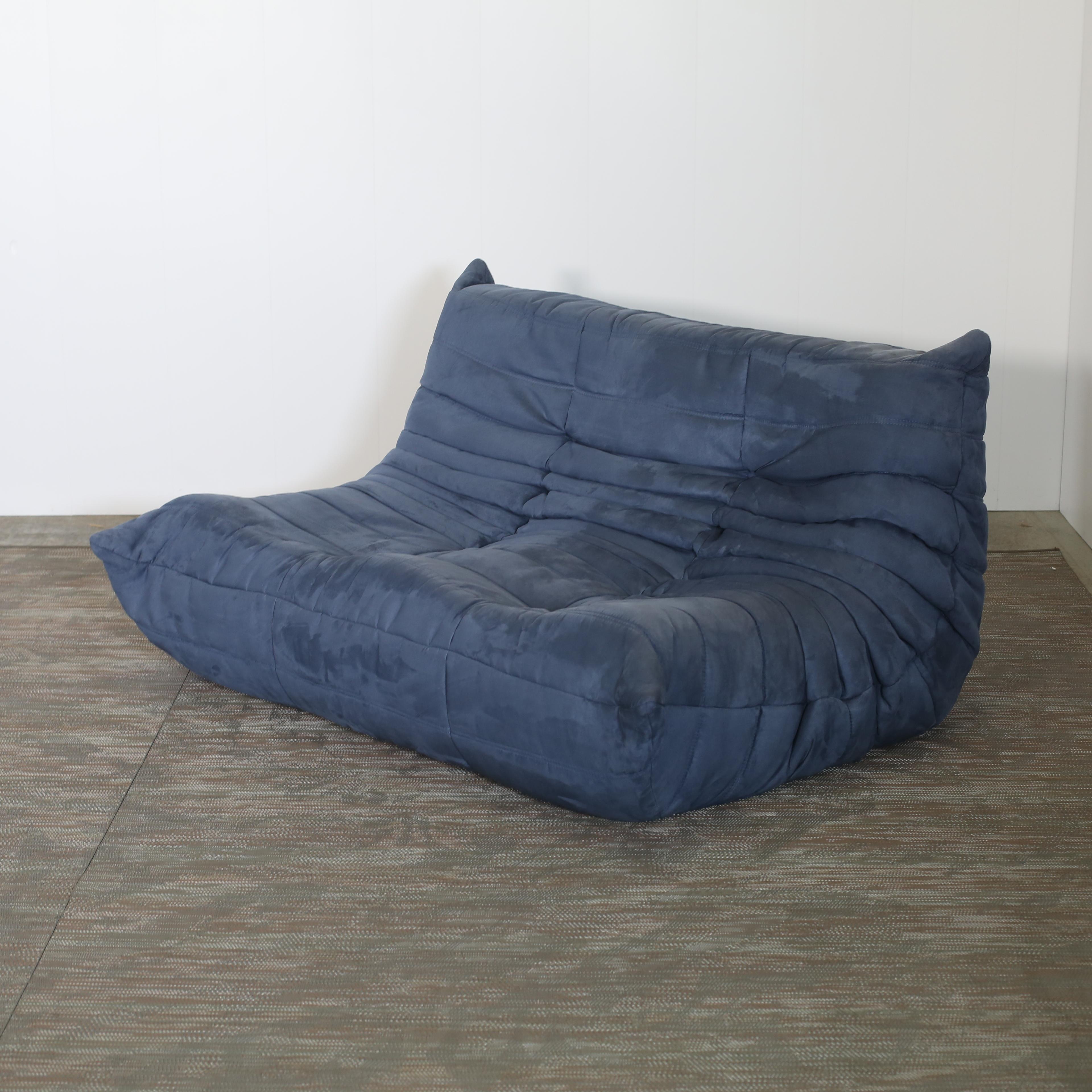 Mid-Century Modern Ligne Roset Two Seater Blue Togo by Michel Ducaroy en vente