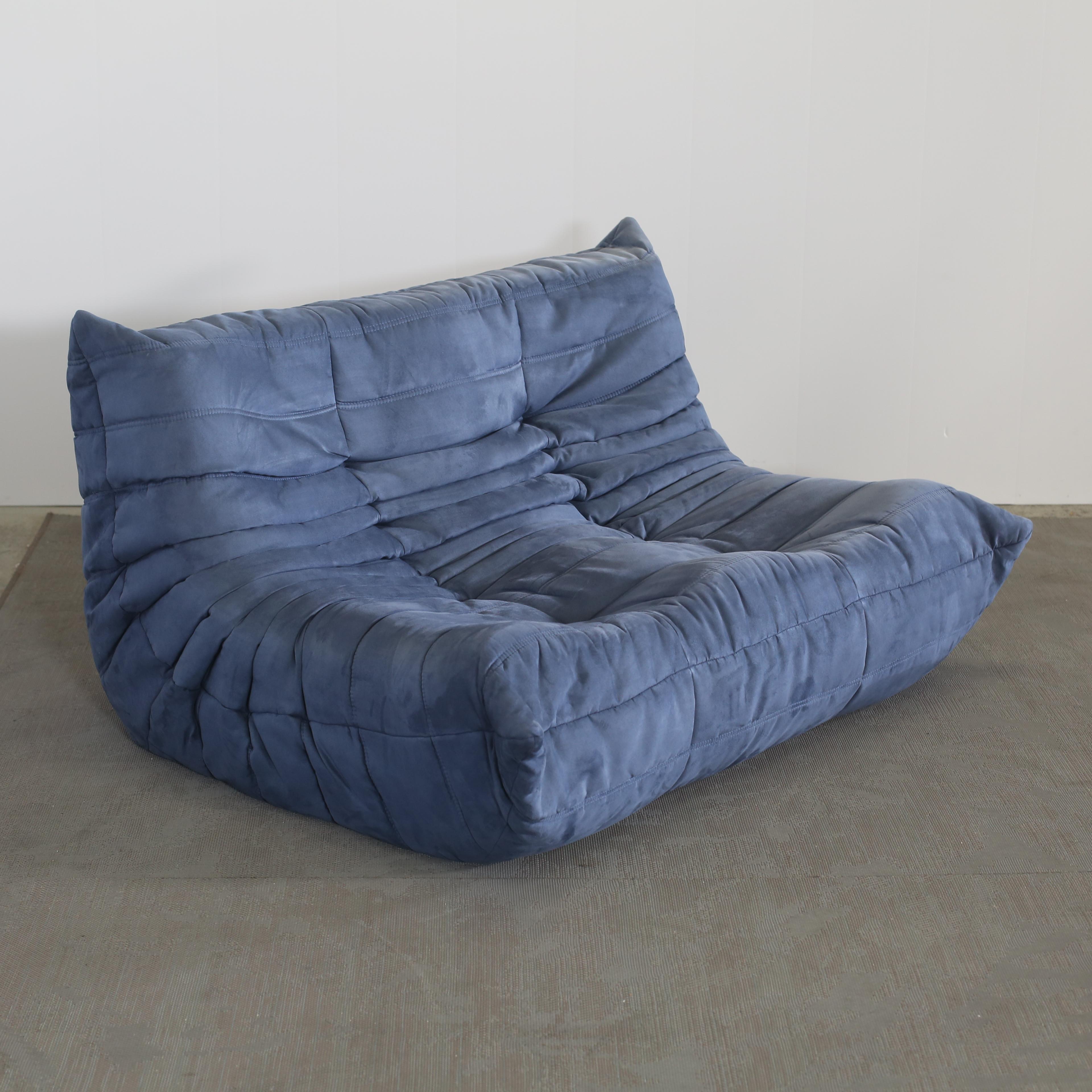 Français Ligne Roset Two Seater Blue Togo by Michel Ducaroy en vente