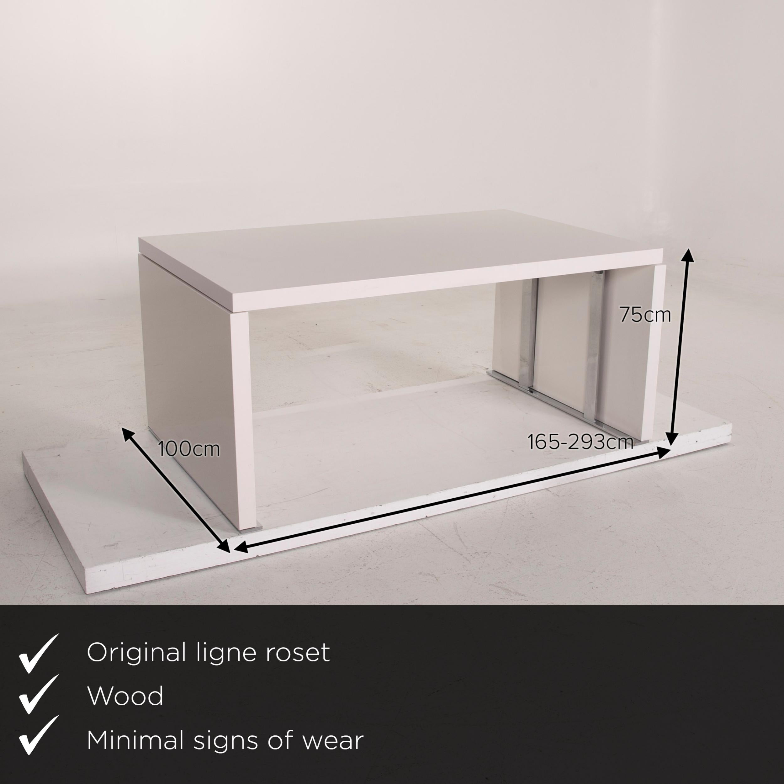 We present to you a Ligne Roset wood table white dining table function expandable.

Product measurements in centimeters:

Depth 100
Width 165
Height 75.







    