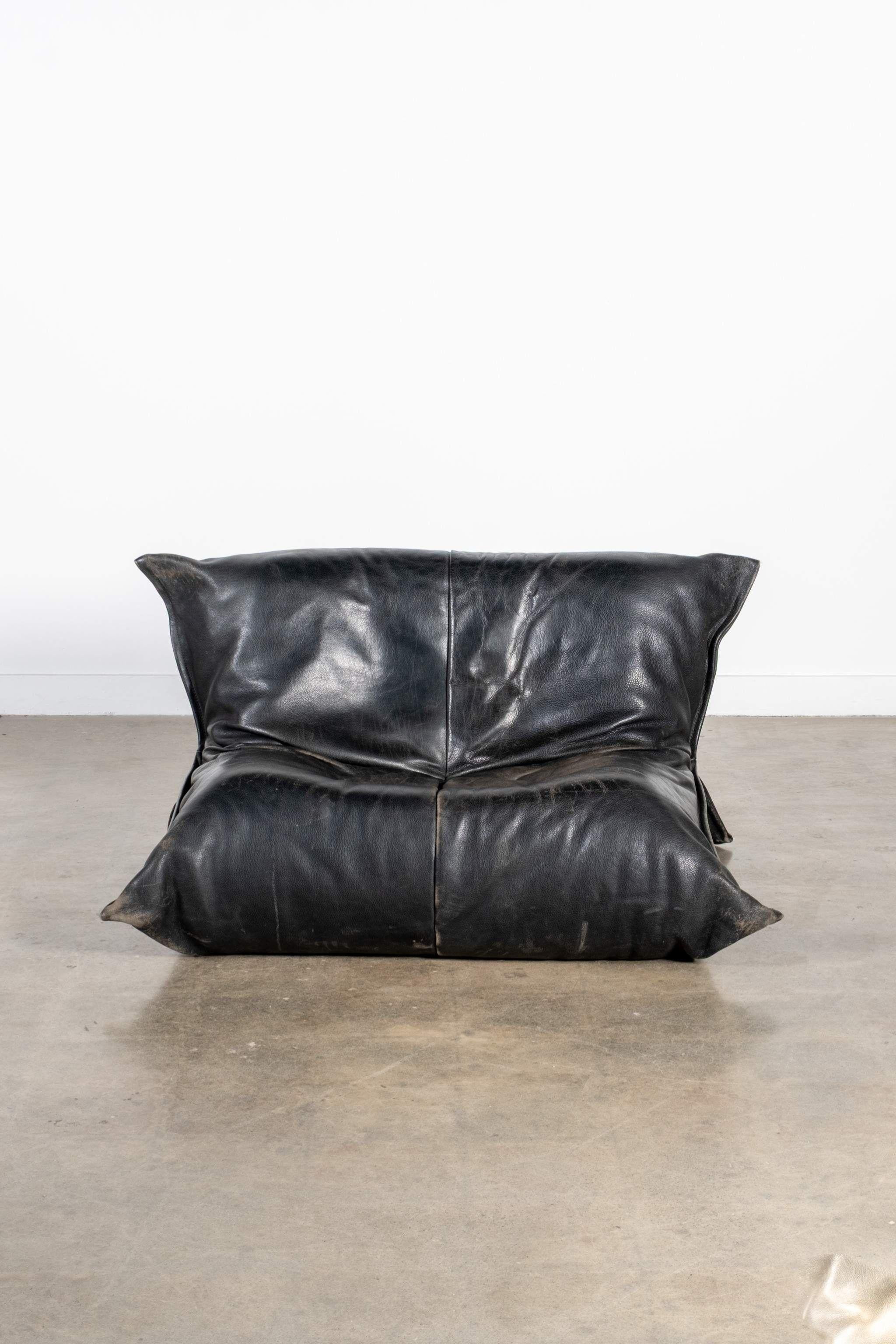 Postmoderno Ligne Roset Yoko 1-Seater Lounge Chair, Original Black Leather by Michel Ducaroy in vendita