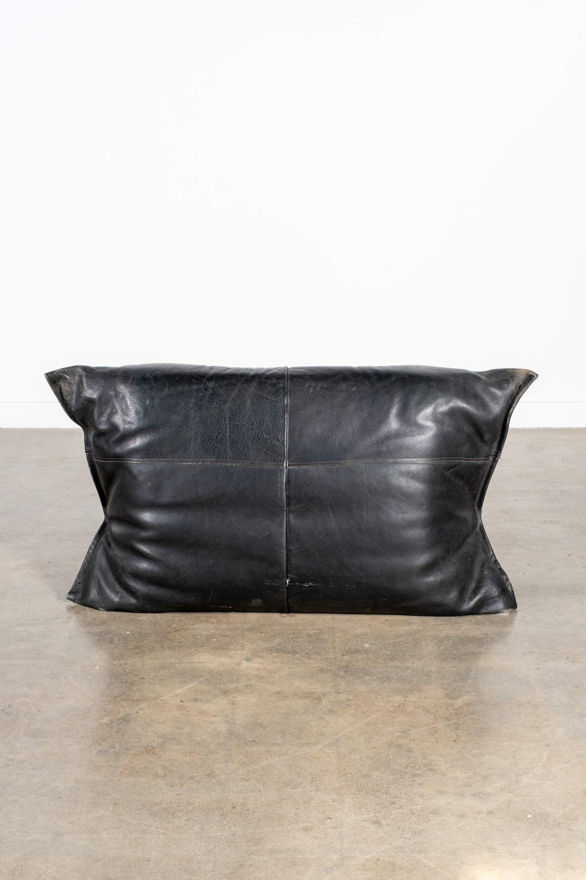 Ligne Roset Yoko 1-Seater Lounge Chair, Original Black Leather by Michel Ducaroy In condizioni buone in vendita a Toronto, CA