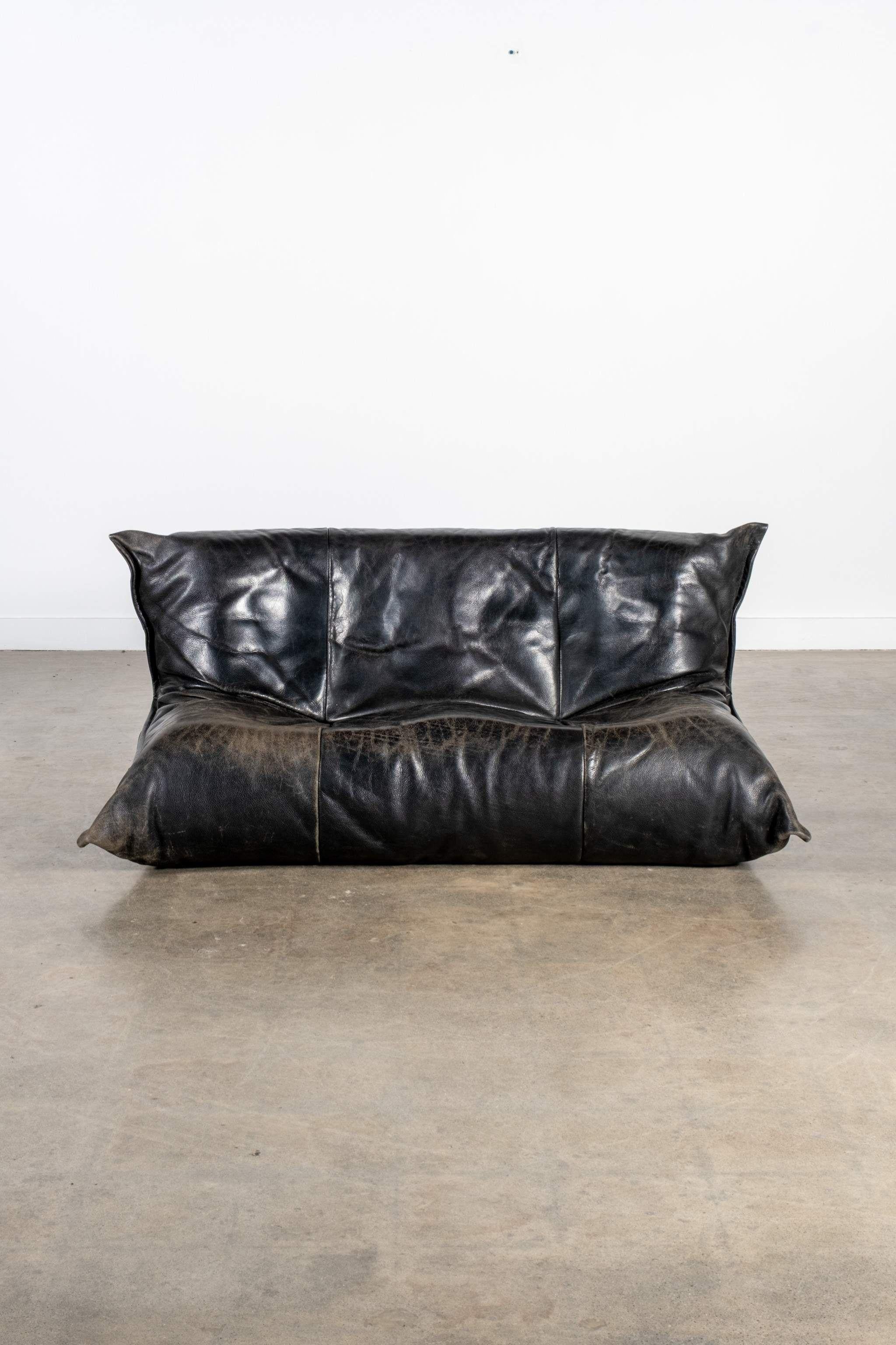 This rare vintage Yoko two-seater sofa by Michel Ducaroy for Ligne Roset combines his signature softness and slouch with a slightly more angular stance. Introduced in the mid 1980s, the Yoko is a cool cousin to Ducaroy's famous sofa, the now-classic