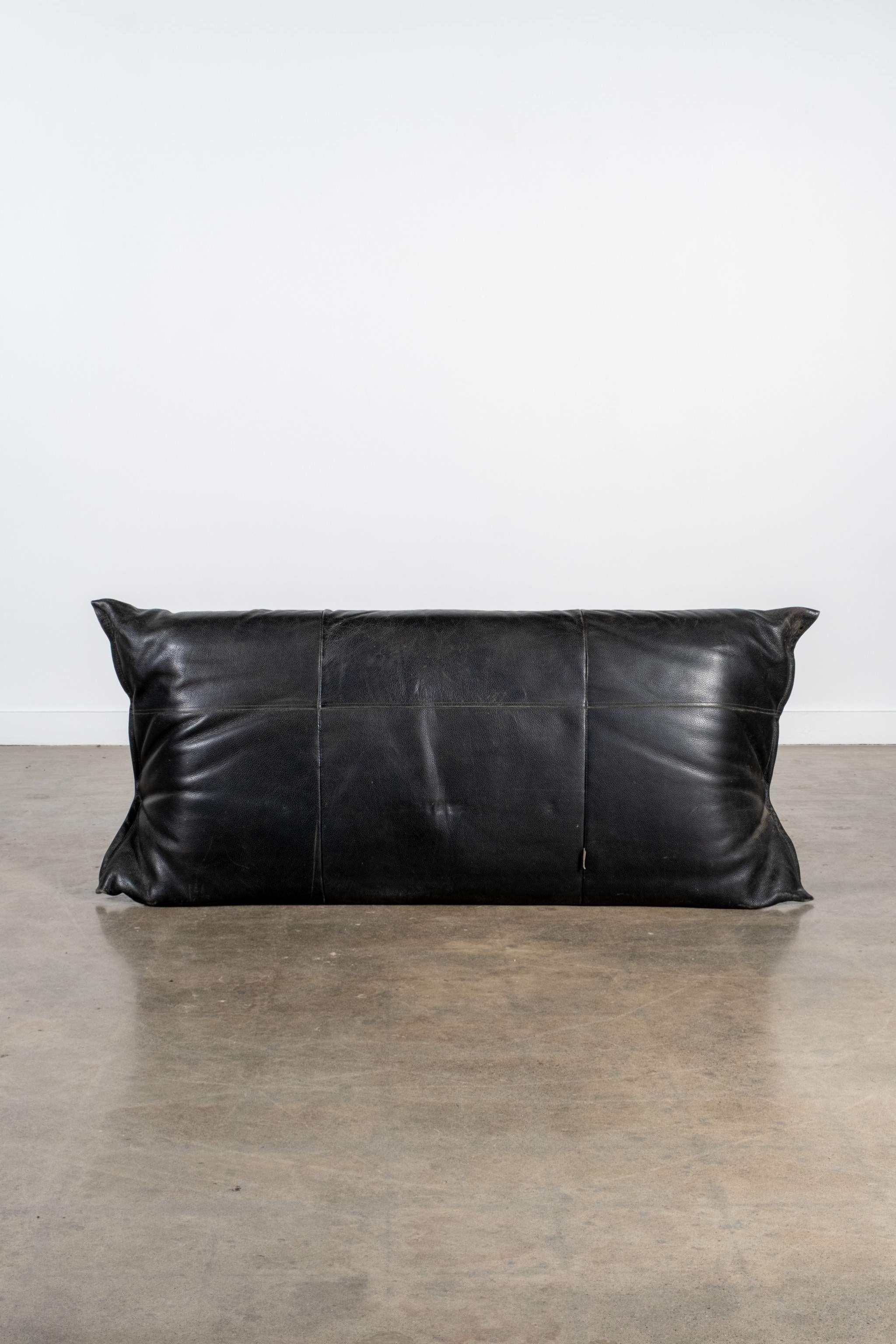 Ligne Roset Yoko 2-Seater Sofa, Original Black Leather by Michel Ducaroy In Good Condition For Sale In Toronto, CA