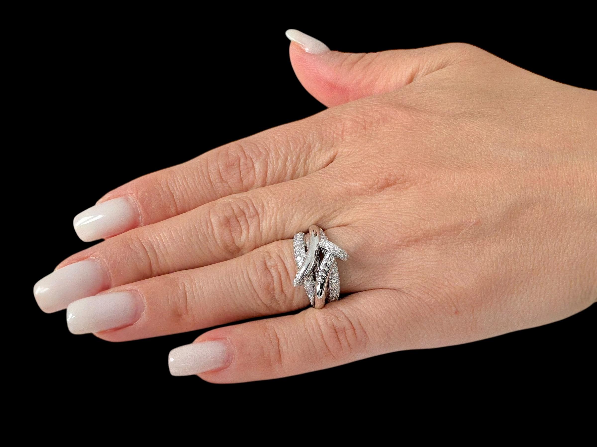 Artisan Ligne Vendome Bague en or blanc avec diamants en vente