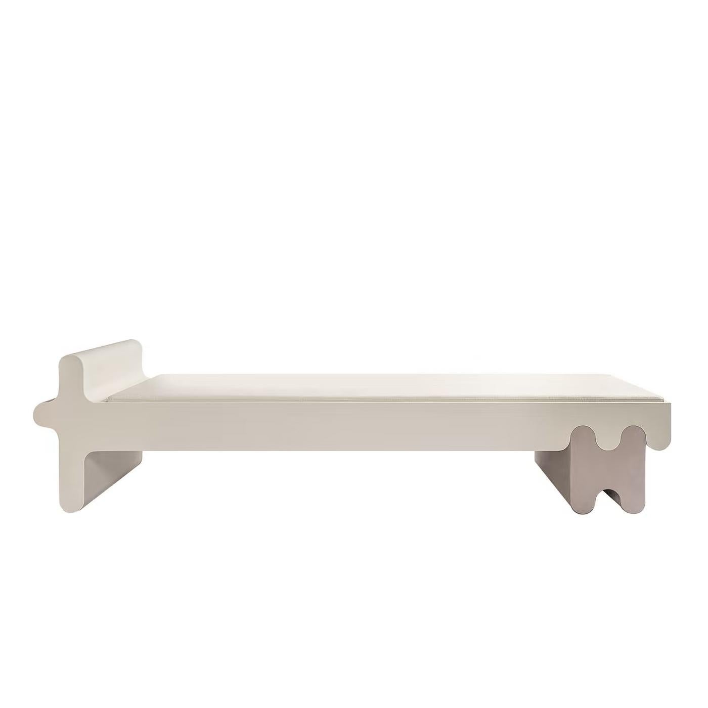 Bench Liguria Large Leather with wooden structure covered with
white genuine leather and 1 base covered with grey suede genuine
leather. Also available with other suede or leather colors, on request. 