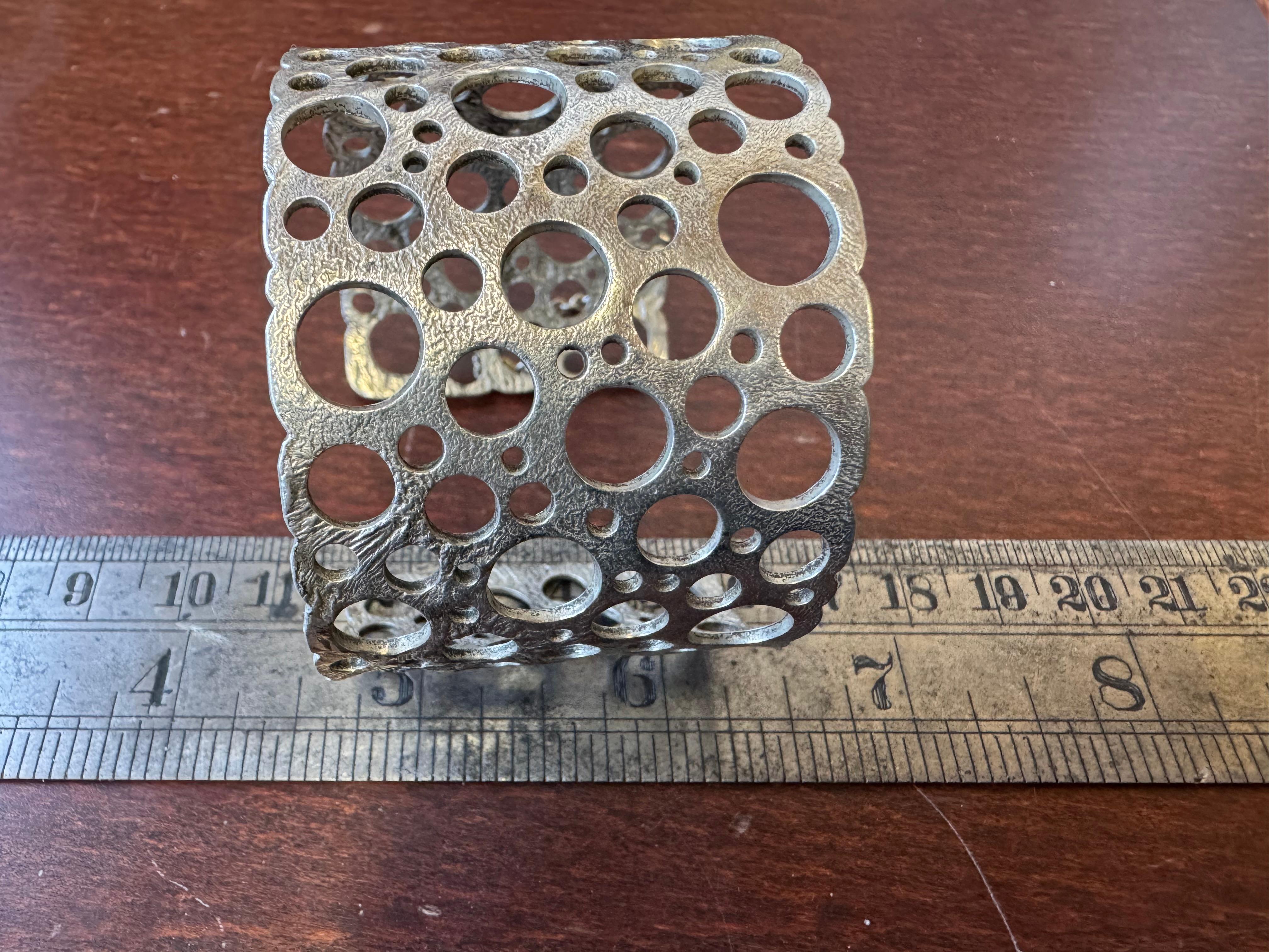 Moderno Bracciale Pitsi in argento di Liisa Vitali in vendita