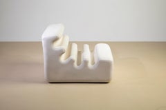 Liisi Beckmann, Poltrona Karelia in vinile bianco, primo modello, 1966