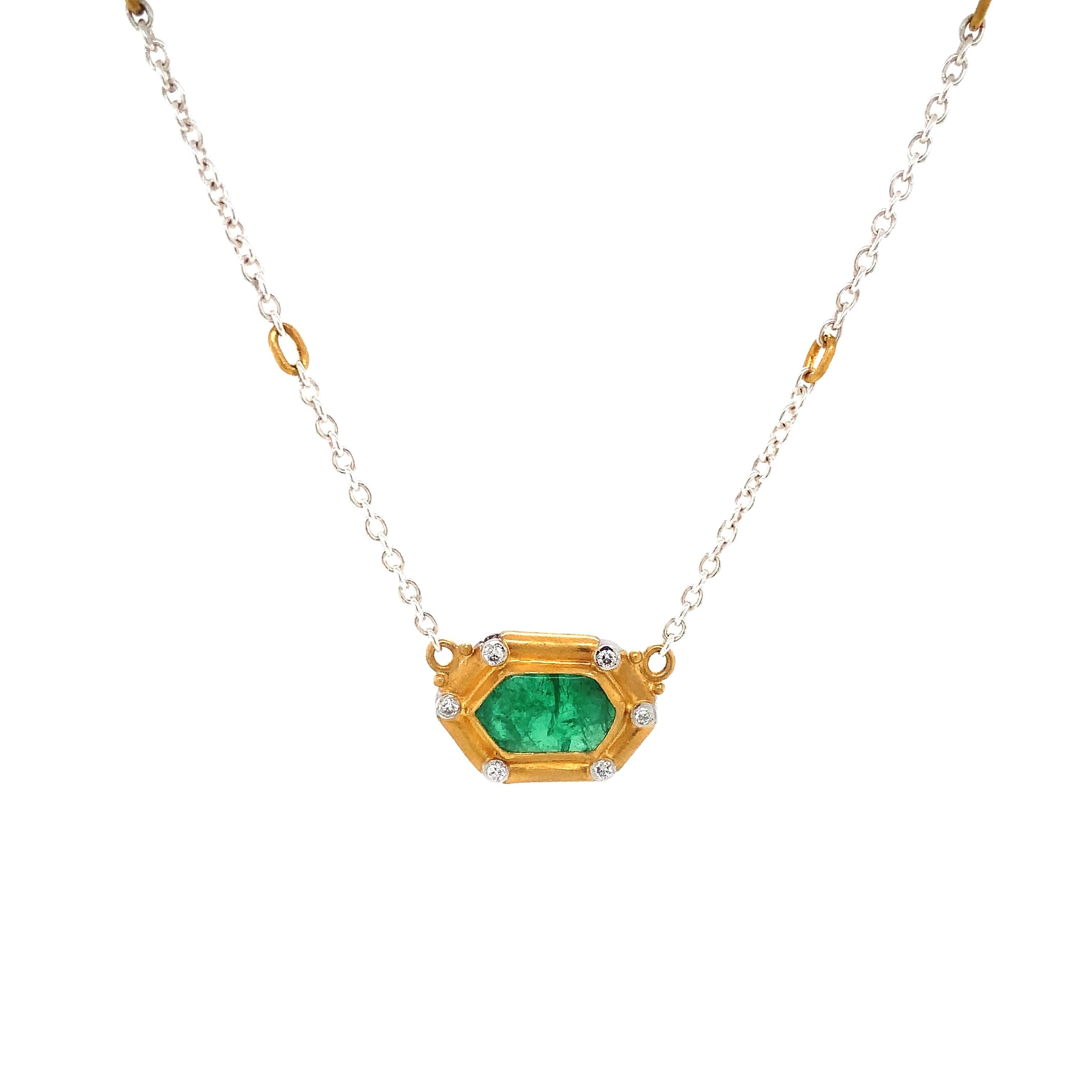 Lika Behar, un esemplare unico di smeraldo esagonale e diamante cabochon in vendita 2