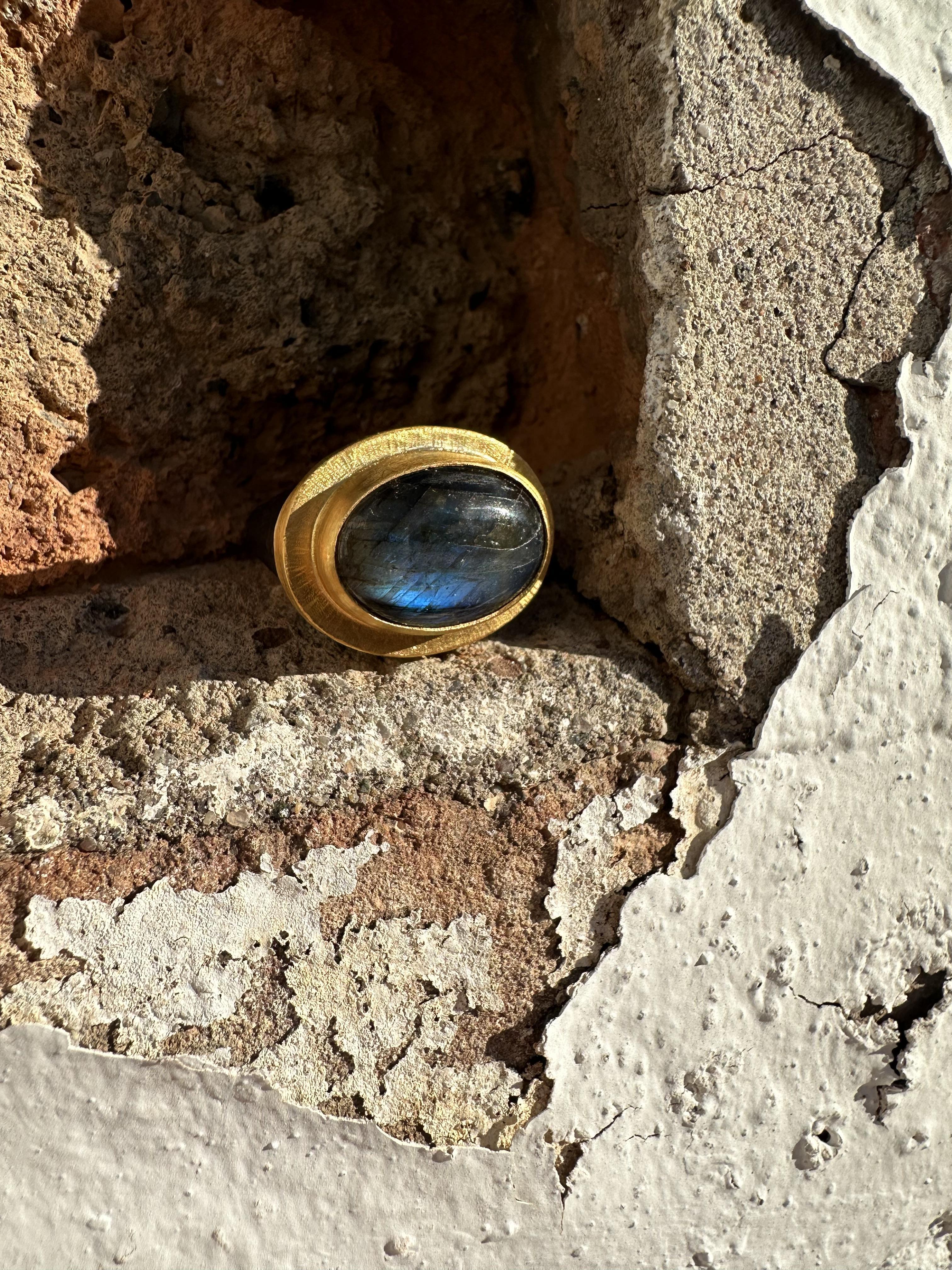 Lika Behar Blackened Silver & Yellow Gold Labradorite Pompei Hammered Ring 2