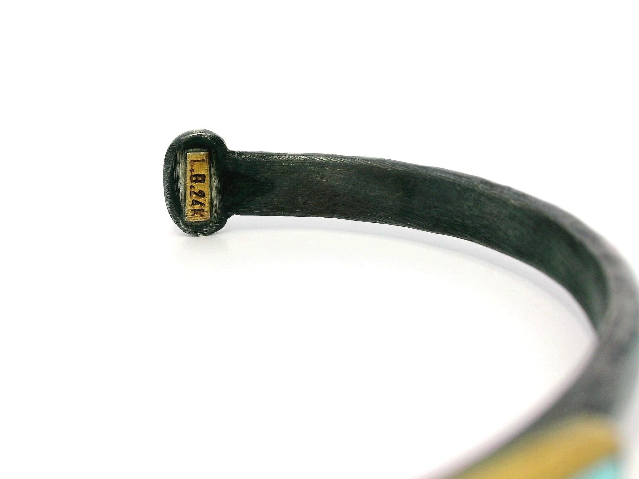 Pan di zucchero Lika Behar My World Stockholm Bracciale in argento annerito e oro turchese 24k in vendita