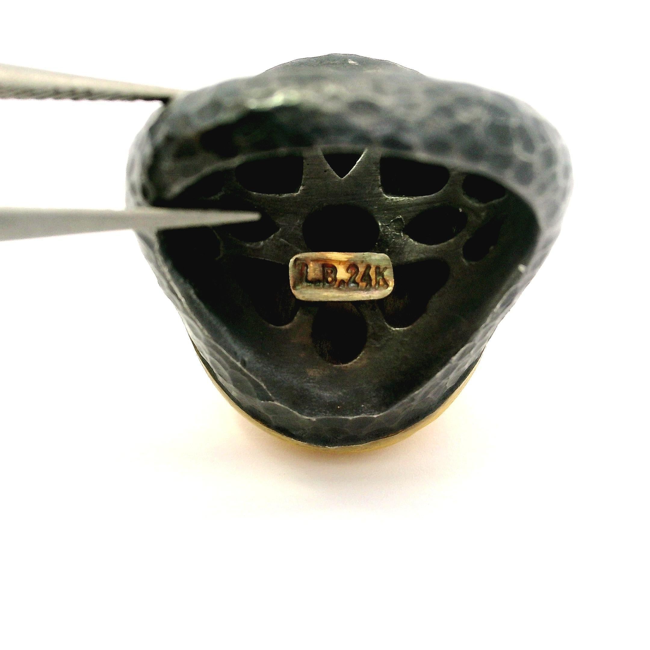 Anello da cocktail Lika Behar in argento ossidato e oro giallo 24k con perla ovale Mabe Pompei in vendita 9