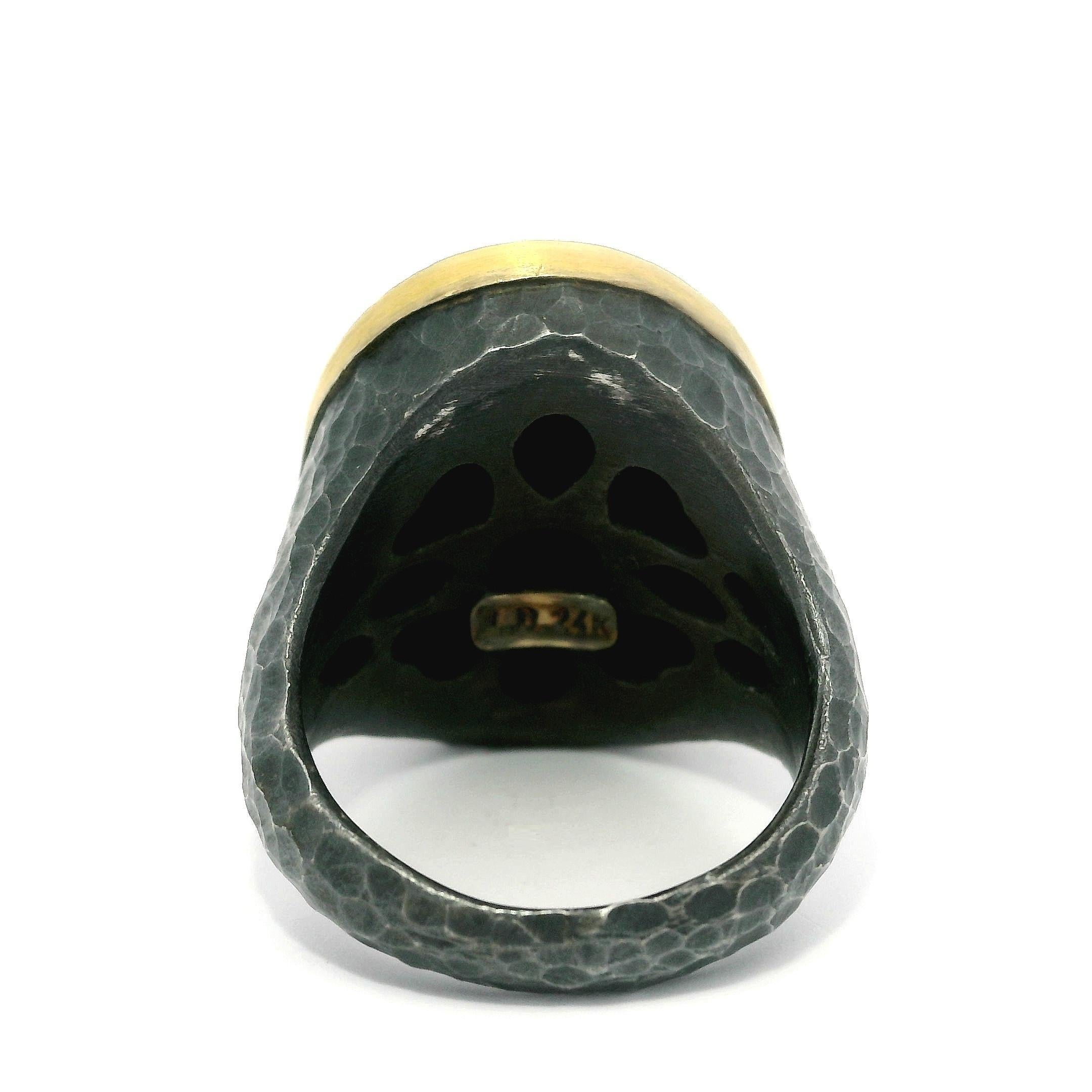 Anello da cocktail Lika Behar in argento ossidato e oro giallo 24k con perla ovale Mabe Pompei in vendita 3