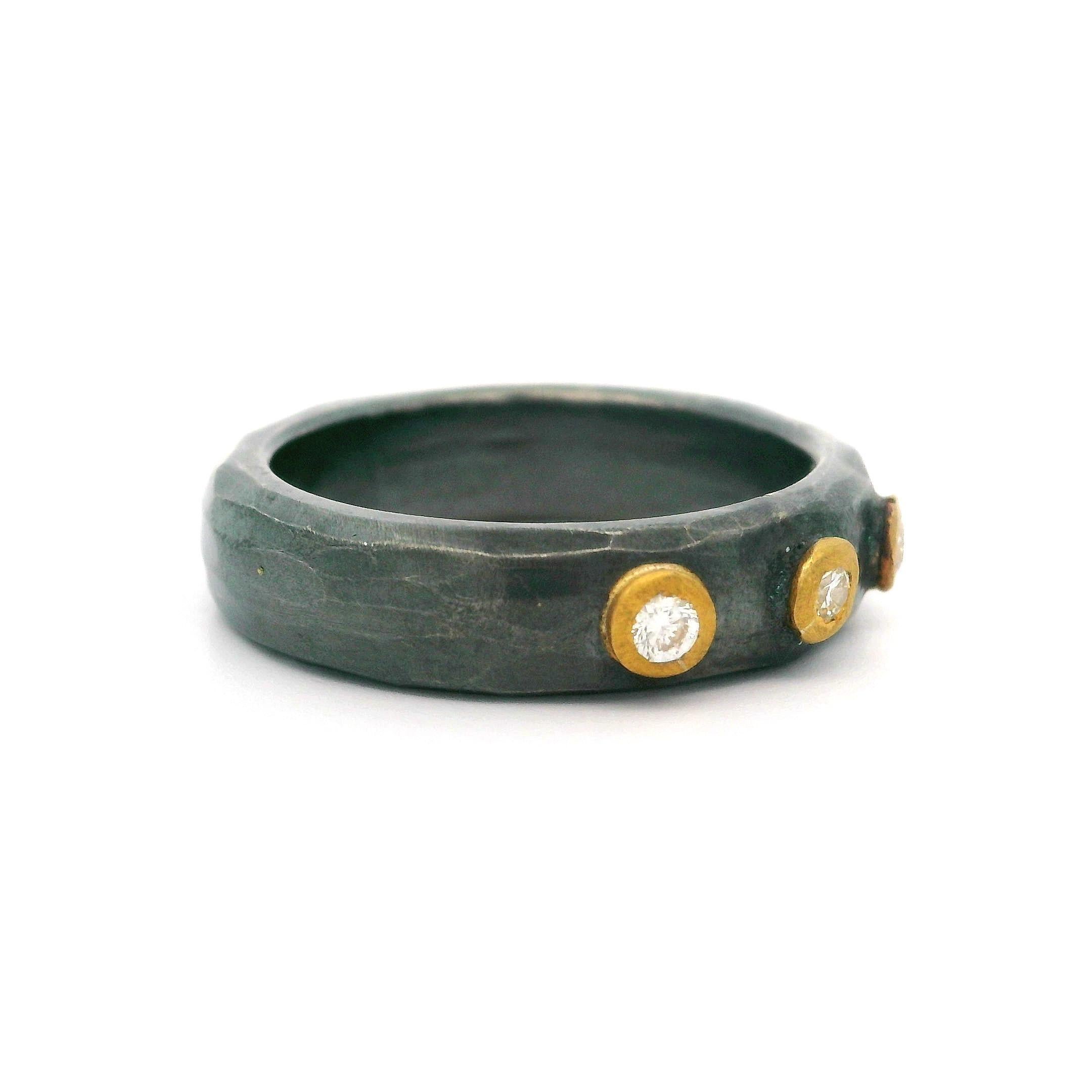 Stockholmer Lika Behar Oxidiertes Silber Gelbgold Diamant 5.1mm Stockholmer Ring Größe 6 Damen im Angebot