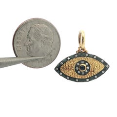 Lika Behar Silber & Gelbgold Diamant mit Saphir Evil Eye Chase-Anhänger