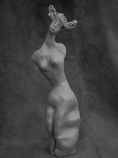 Scultura in ceramica "Girly Girl" 25" x 8" pollici di Lika Brutyan