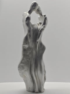 "Amantes 1" Escultura abstracta de cerámica 23" x 9" pulgadas por Lika Brutyan