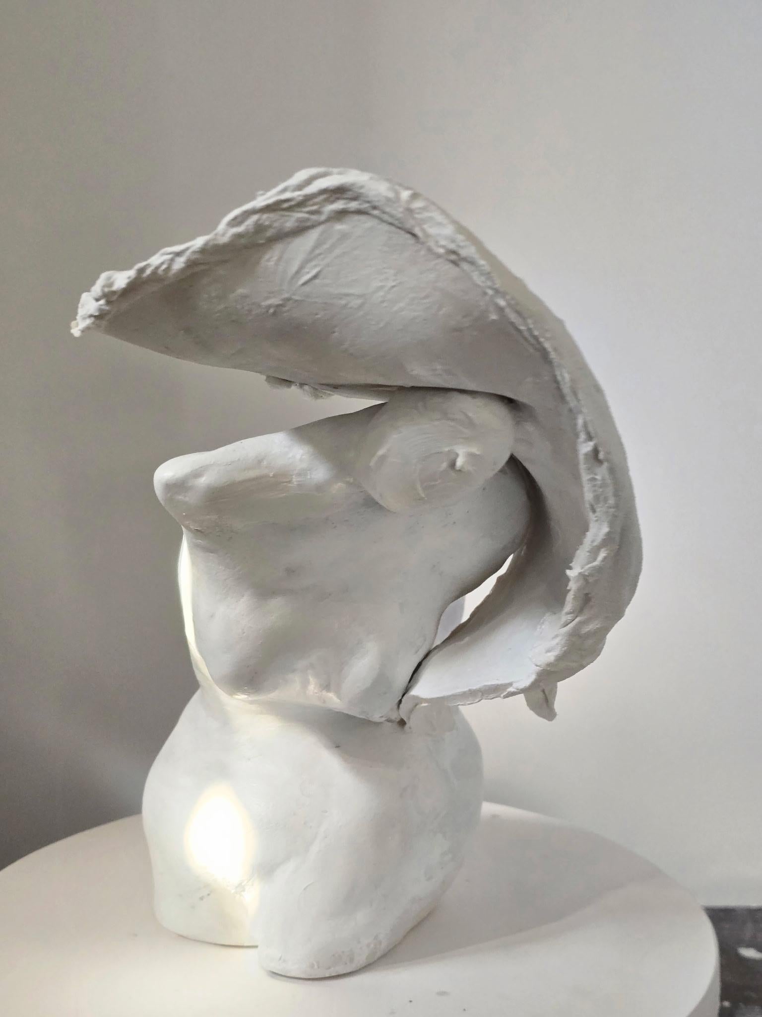 "Figura de mujer" Escultura abstracta de cerámica 10" x 4" pulgadas por Lika Brutyan