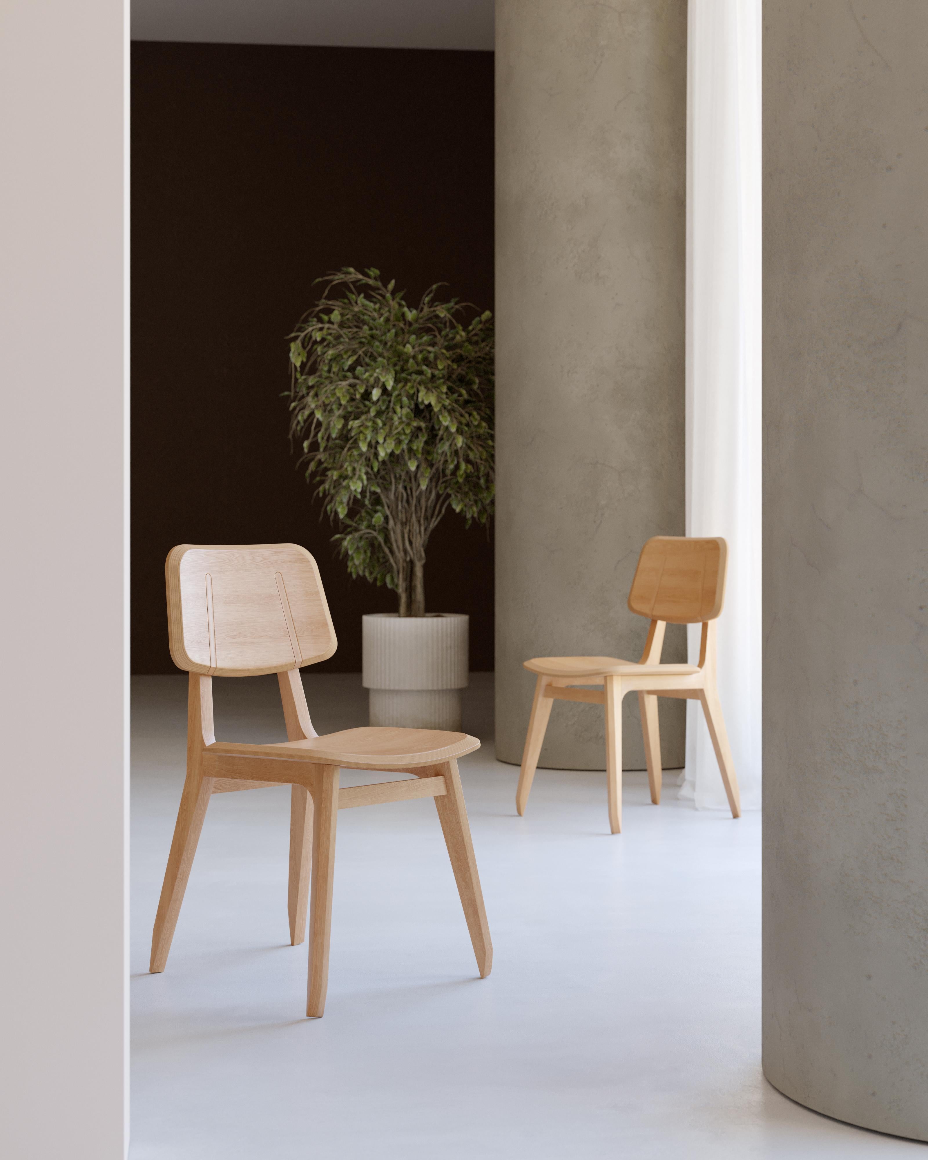 Lika Stuhl Massivholz Eiche Korpus, Massivholz Eiche Rücken, Massivholz Eiche Sitz (Eichenholz) im Angebot