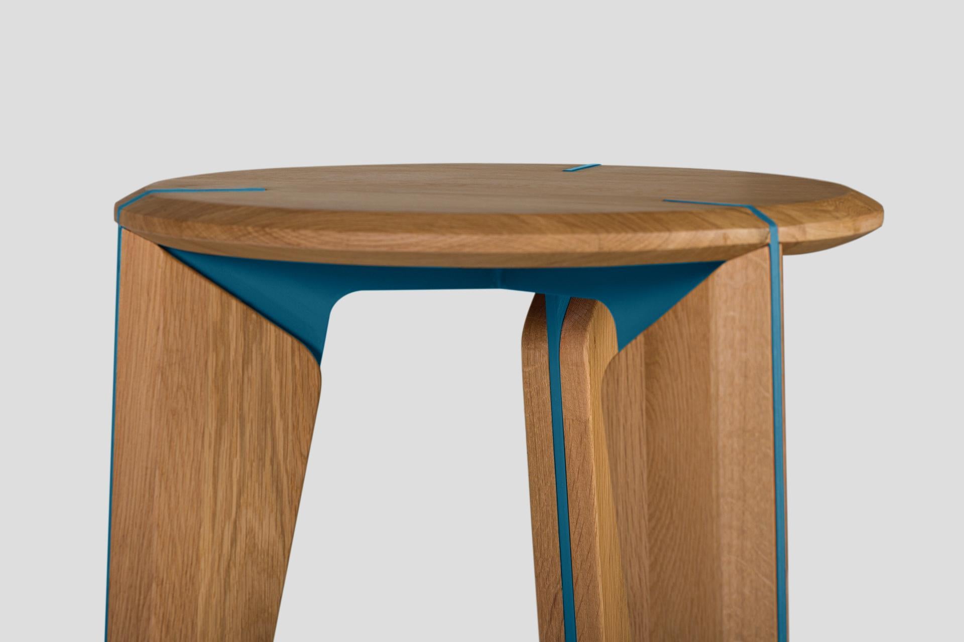 Lika Solid Wood Oak Color Metal Detailed Round Side Table In condizioni Nuovo in vendita a Okmeydanı, TR