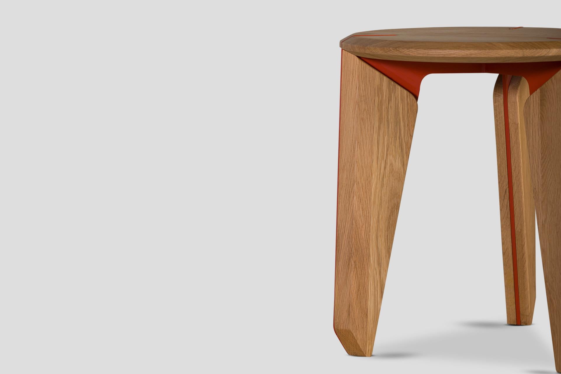 Lika Solid Wood Oak Color Metal Detailed Round Side Table en Nuevo estado para la venta en Okmeydanı, TR