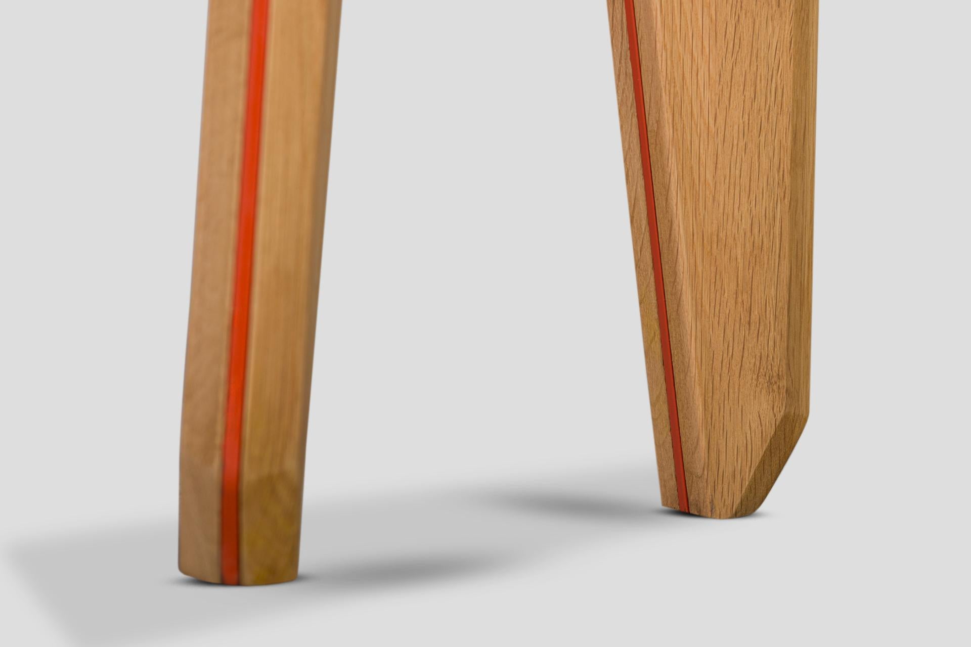 Lika Solid Wood Oak Color Metal Detailed Round Side Table Siglo XXI y contemporáneo en venta