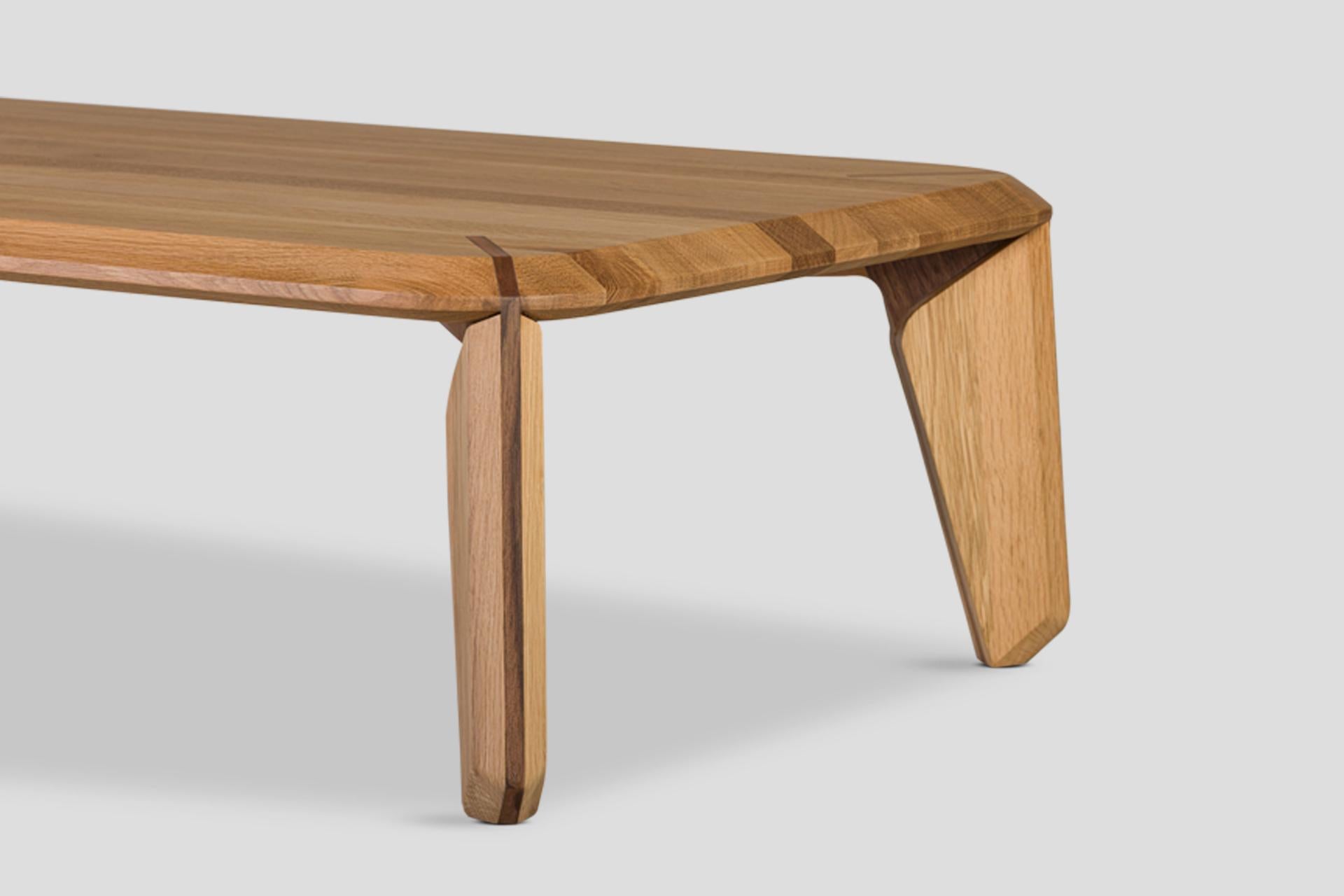Lika Solid Wood Oak, Walnut Solid Wood Detailed Rectangular Coffee Table In New Condition For Sale In Okmeydanı, TR