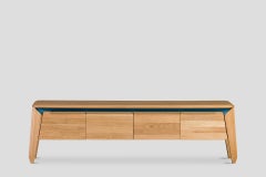 Mueble de TV Lika con detalles metálicos de colores