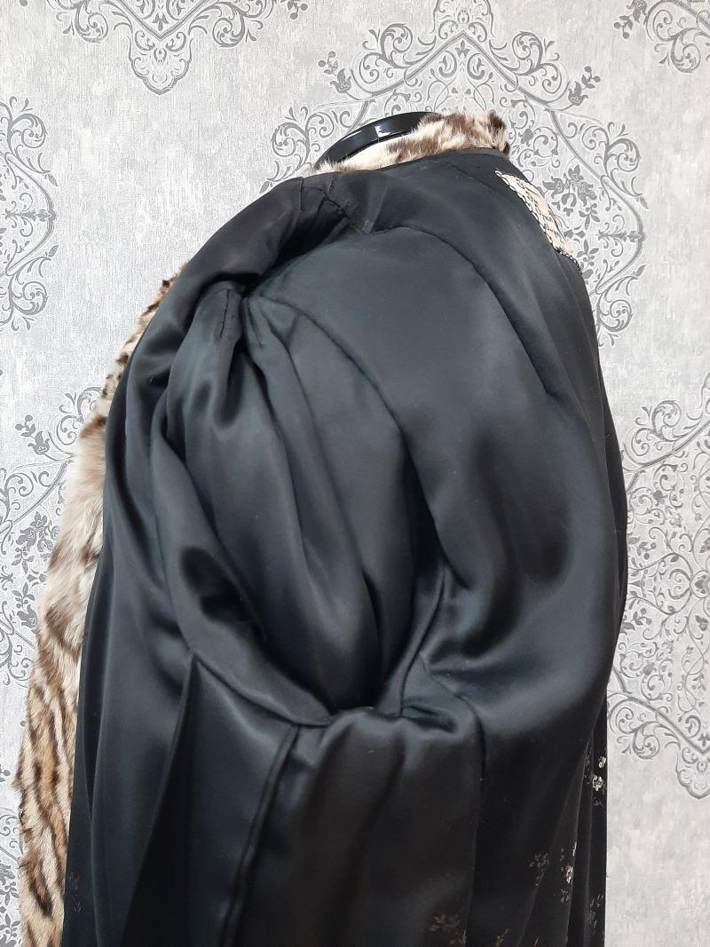 Mint Vintage Ocelot fur coat size 6-8 *****Vault unused no defects In Excellent Condition In Montreal, Quebec