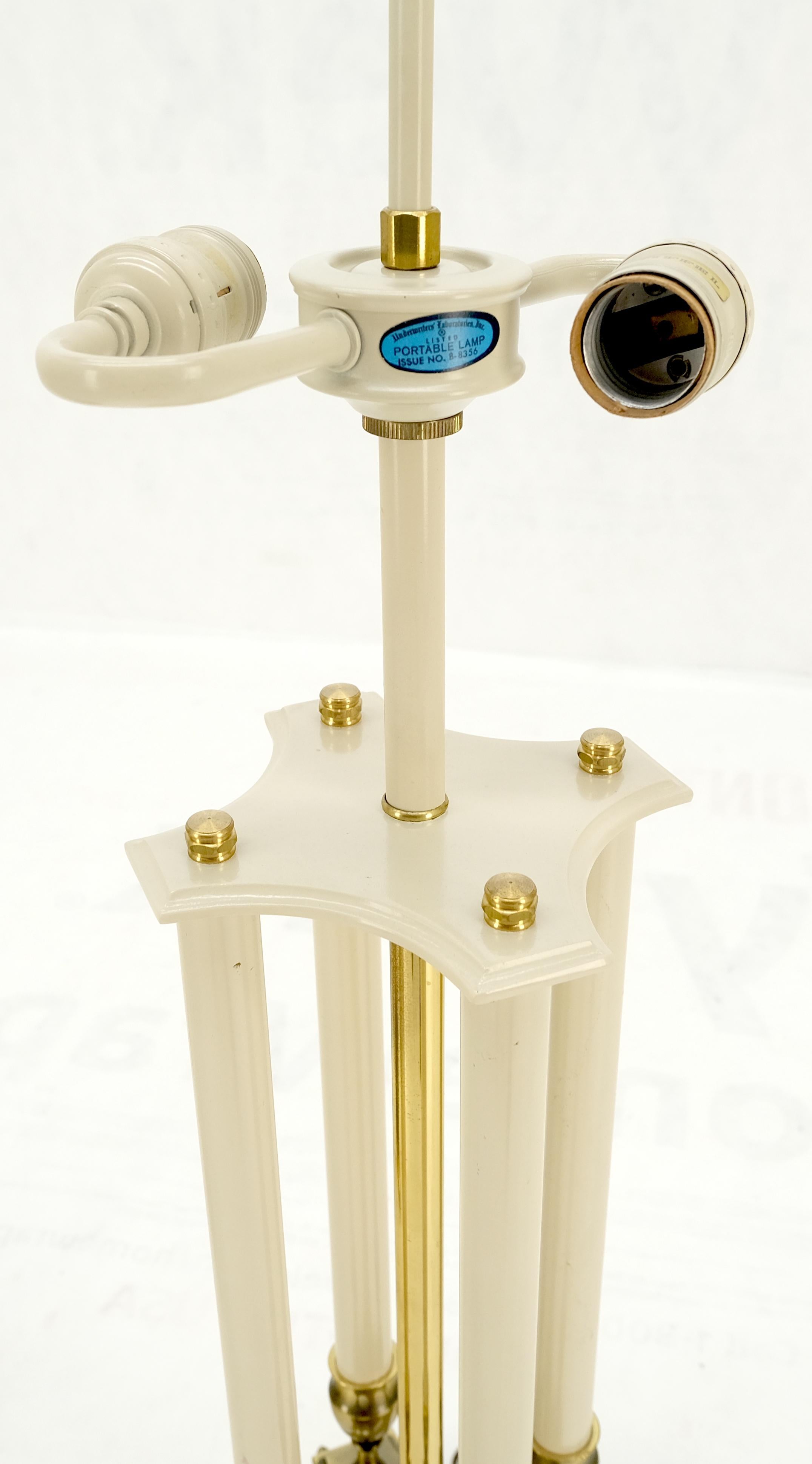 Laccato Come NUOVO Coppia di belle lampade da tavolo in ottone Stifel Mid Century Modern MINT! in vendita