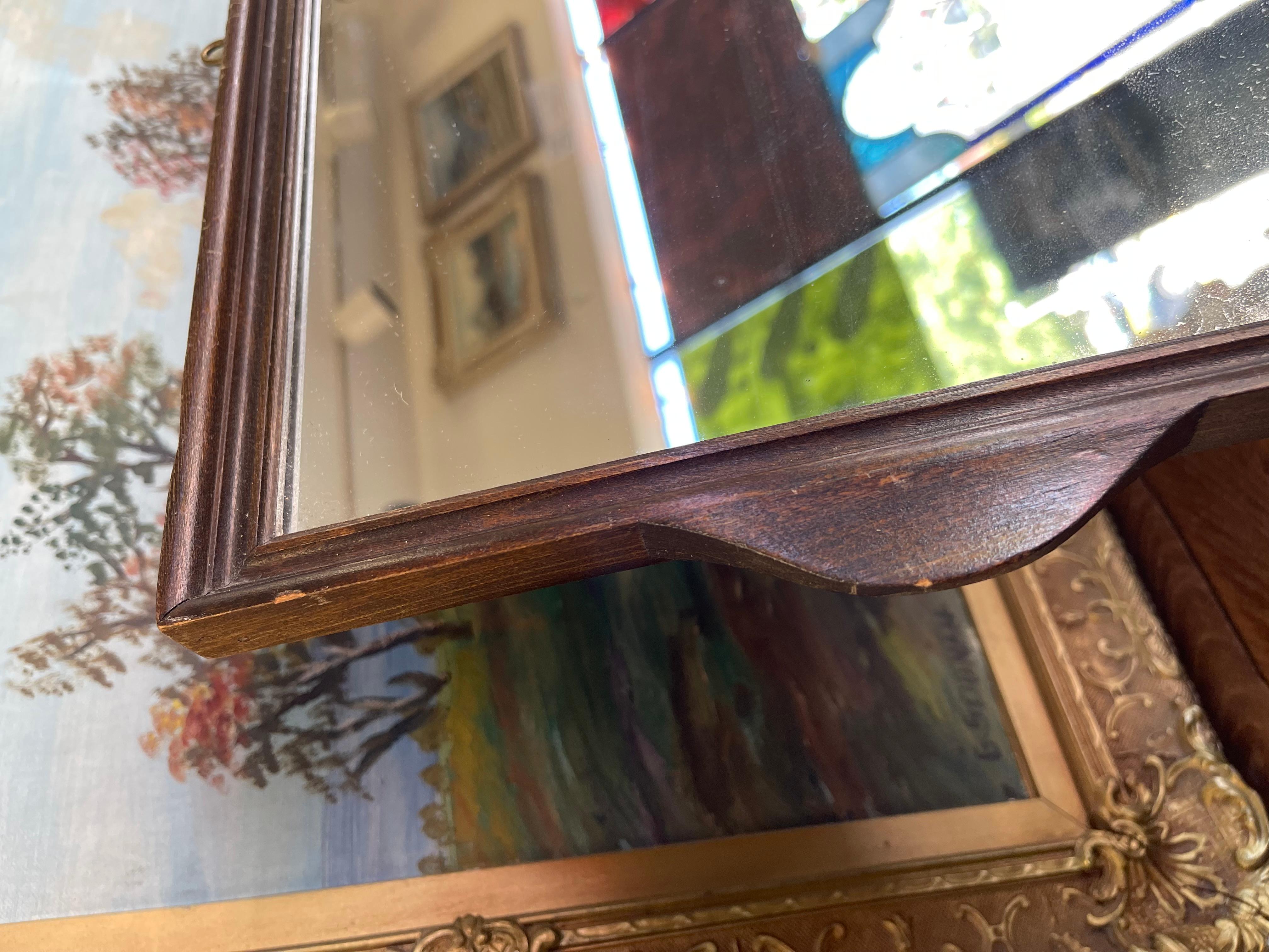 Espejo de Pared Antiguo de Artes y Oficios con Marco de Madera Tallada finales del siglo XX en venta