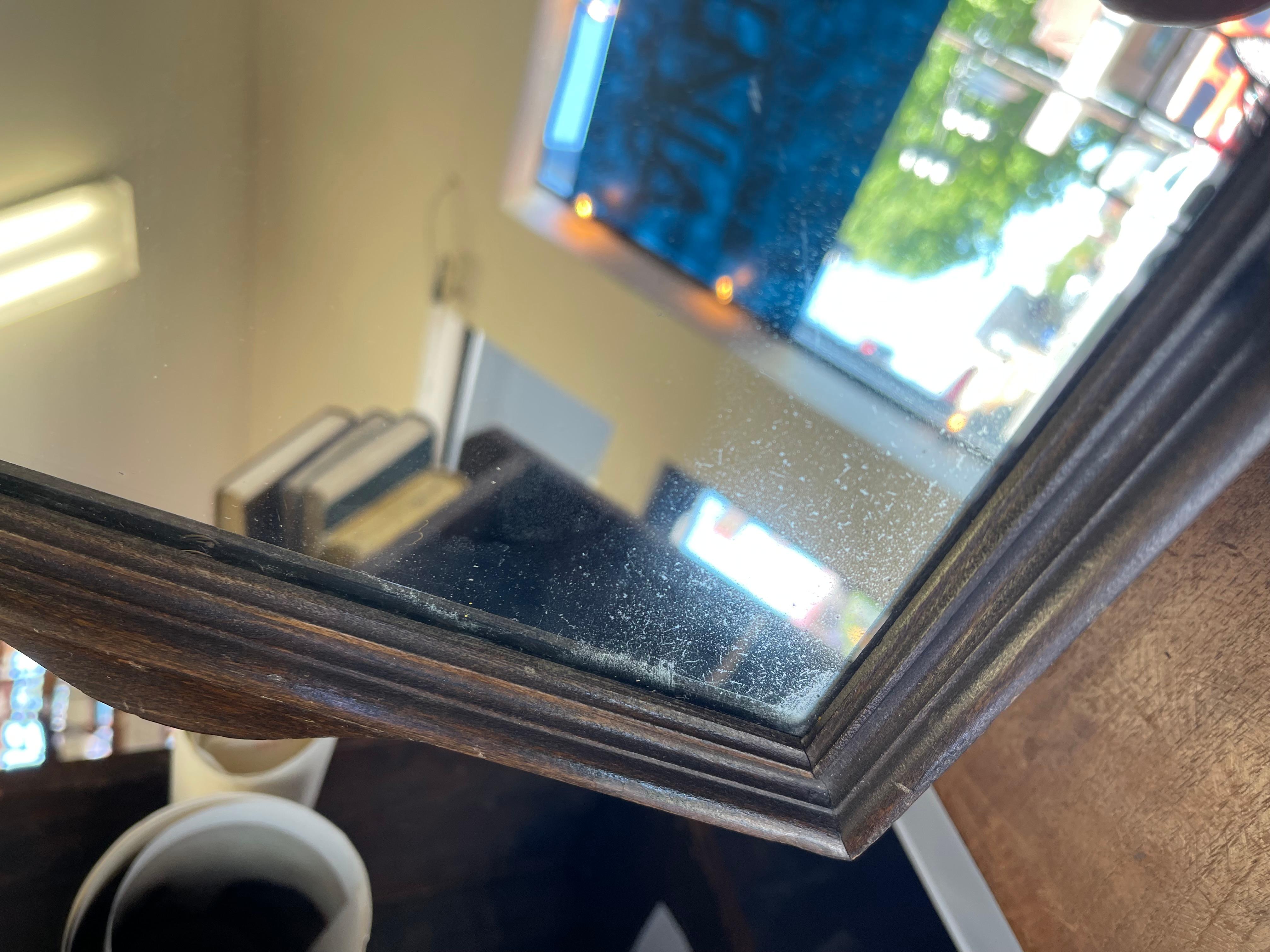 Espejo de Pared Antiguo de Artes y Oficios con Marco de Madera Tallada en venta 2