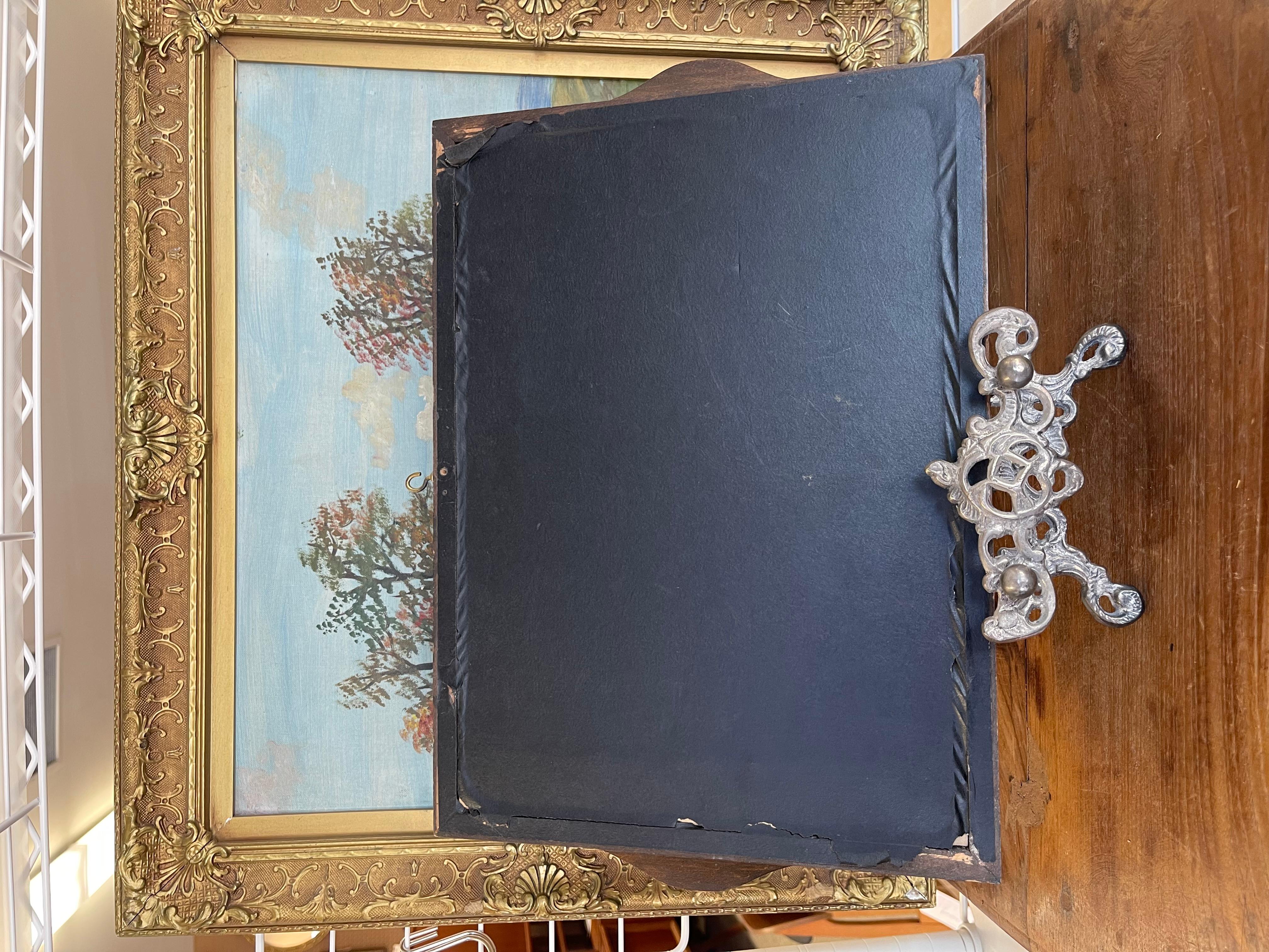 Espejo de Pared Antiguo de Artes y Oficios con Marco de Madera Tallada en venta 3