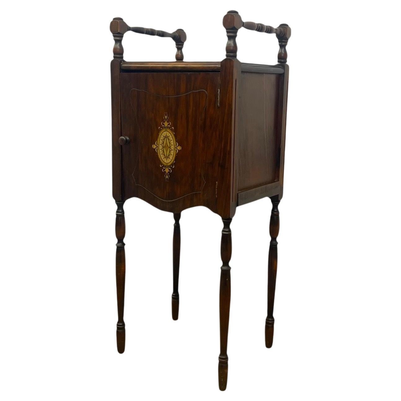 Likely Antique Edwardian  Possiblement fumoir en acajou avec intérieur en cuivre