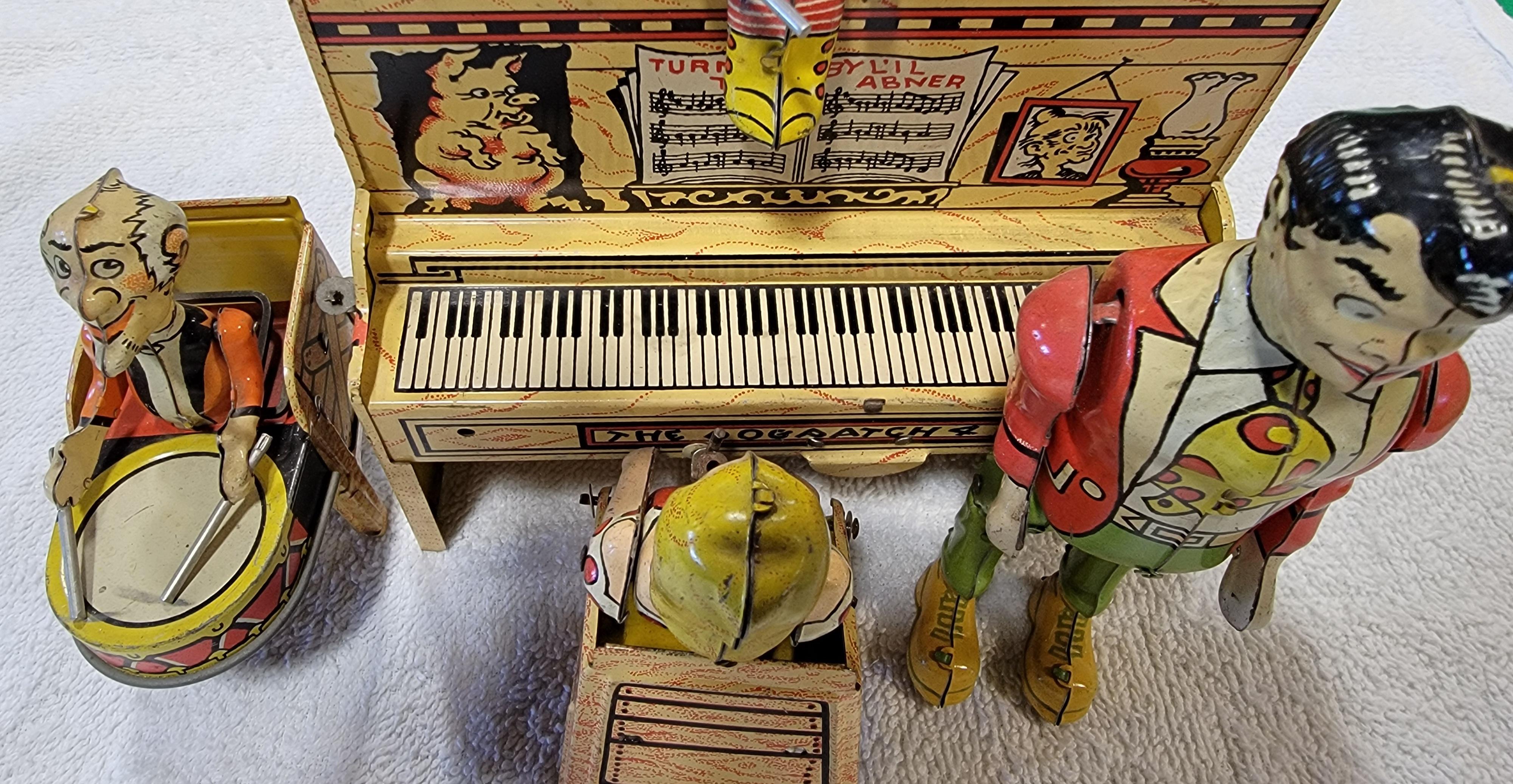 Li'l Abner Tin Lithograph Mechanical Wind-Up Piano Band Toy For Sale 2