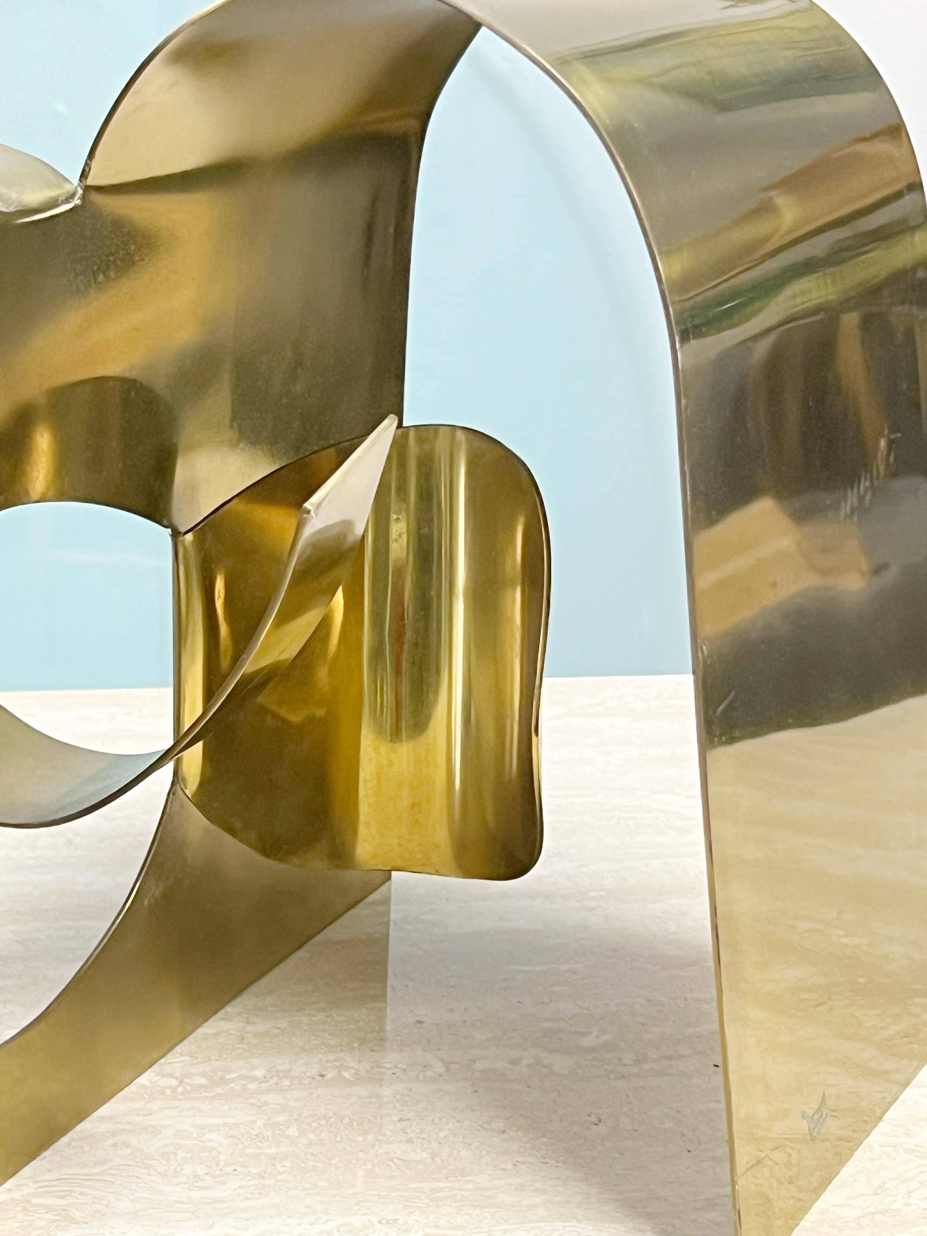 Scultura astratta in ottone di Lila Katzer in vendita 1