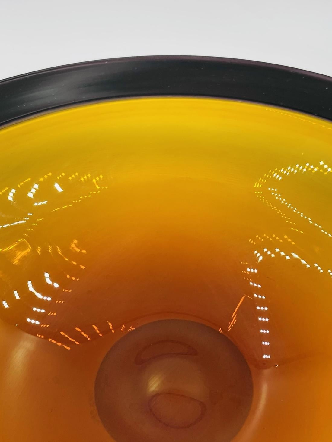 Bol en verre d'art lilas et ambré XL par Correia, signé, daté et avec certificat d'authenticité en vente 6