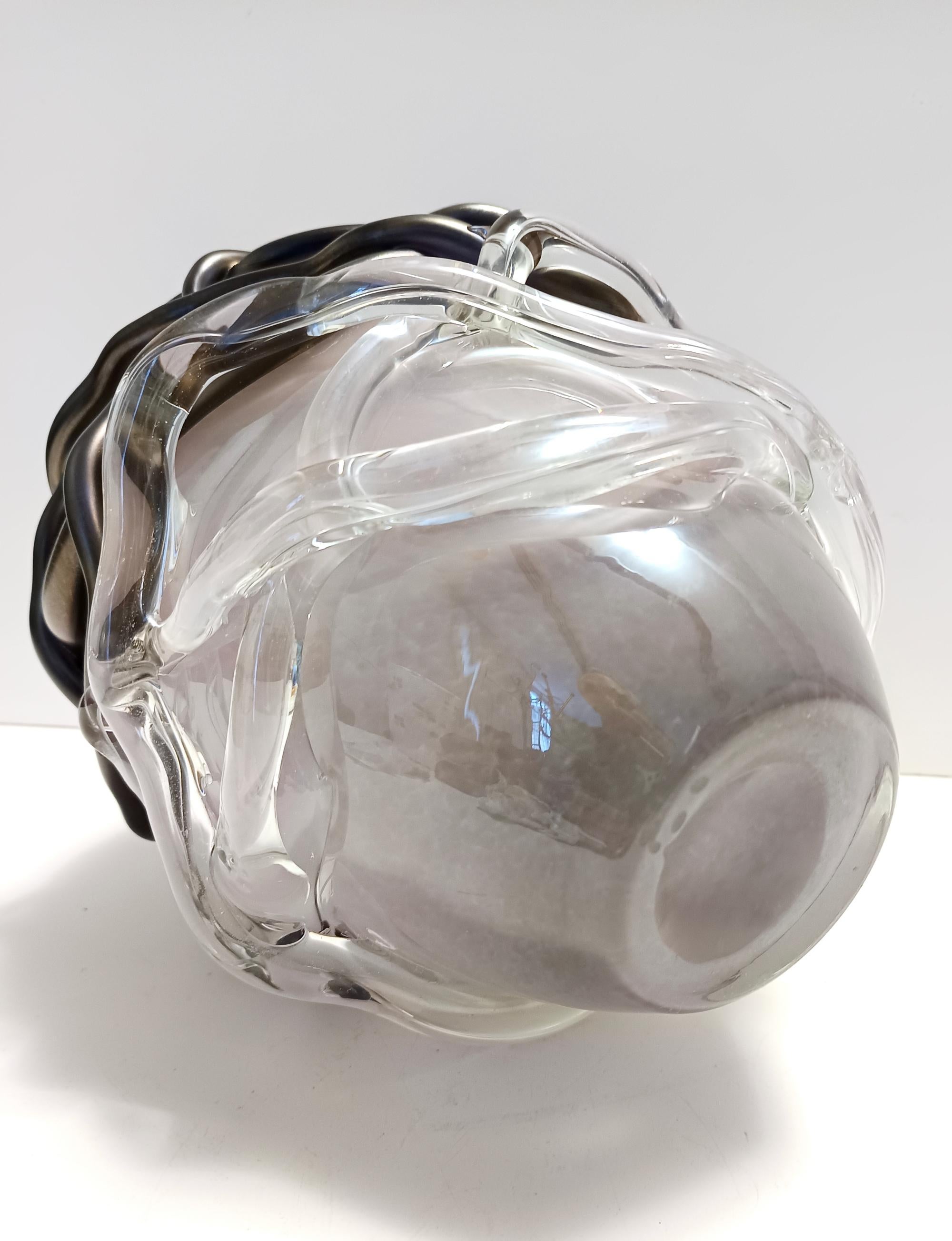 Vetro di Murano Vaso in vetro di Murano lilla e nero iridescente di Sergio Costantini, Italia anni '90 in vendita