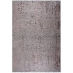 Tapis semi-pelucheux de luxe contemporain à motif de chevrons lilas et gris argenté