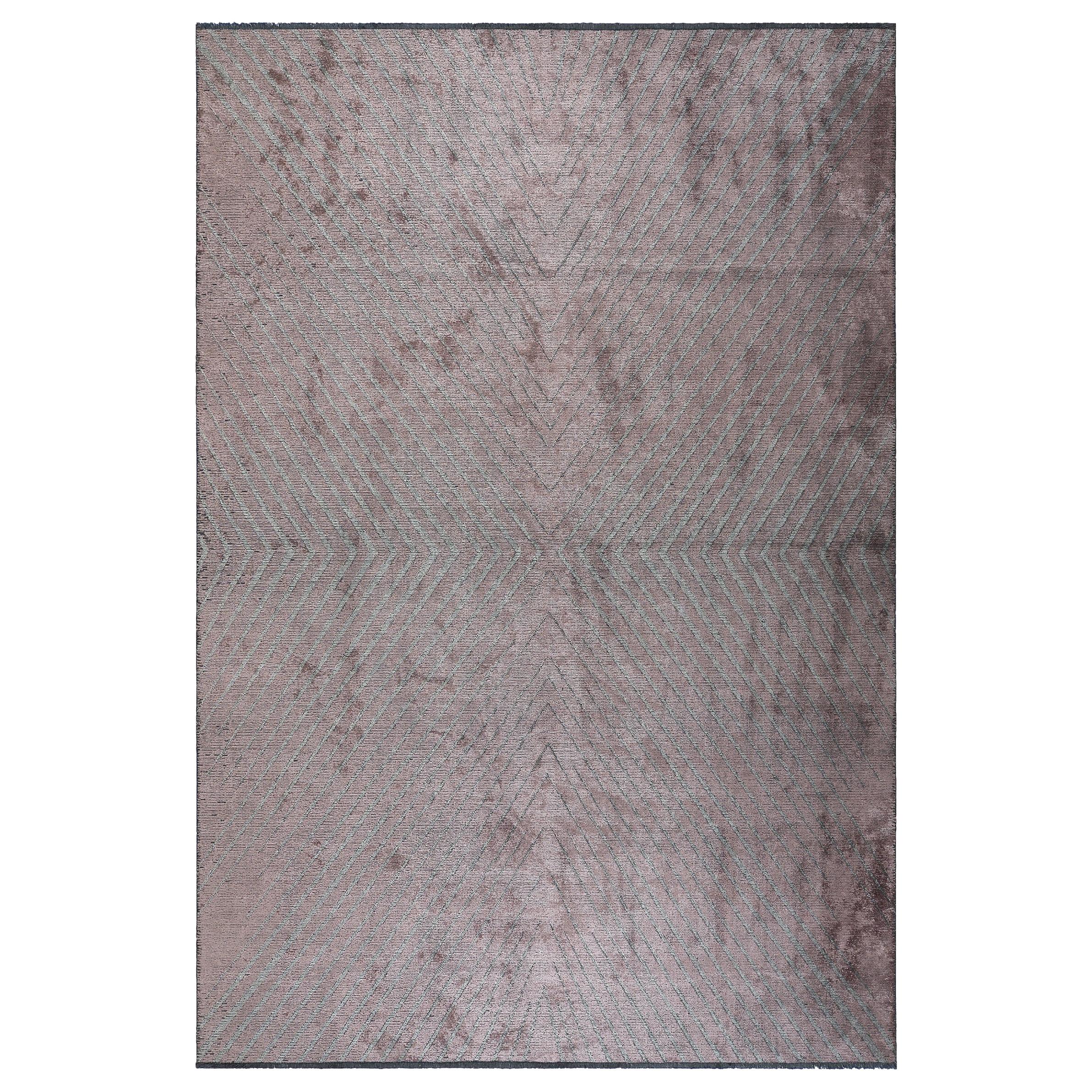 Tapis semi-pelucheux de luxe contemporain à motif de chevrons lilas et gris argenté