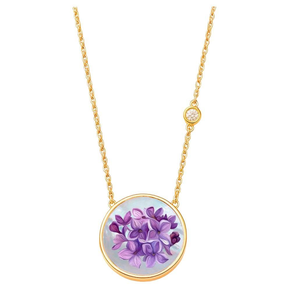 Pendentif en nacre sculptée, fleur de lilas