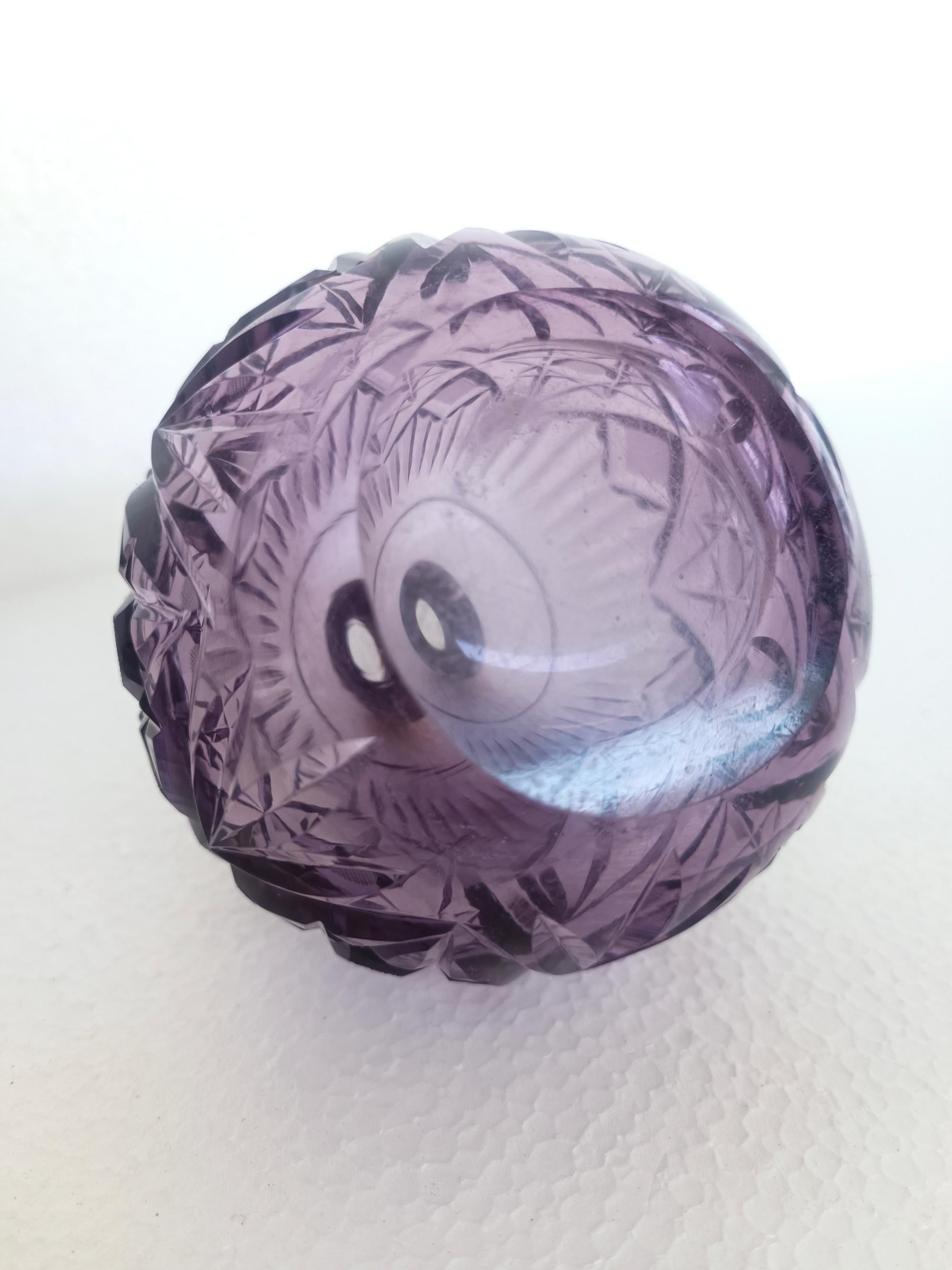Bouteille de parfum lilas en cristal taillé à la main et laiton, Italie en vente 5