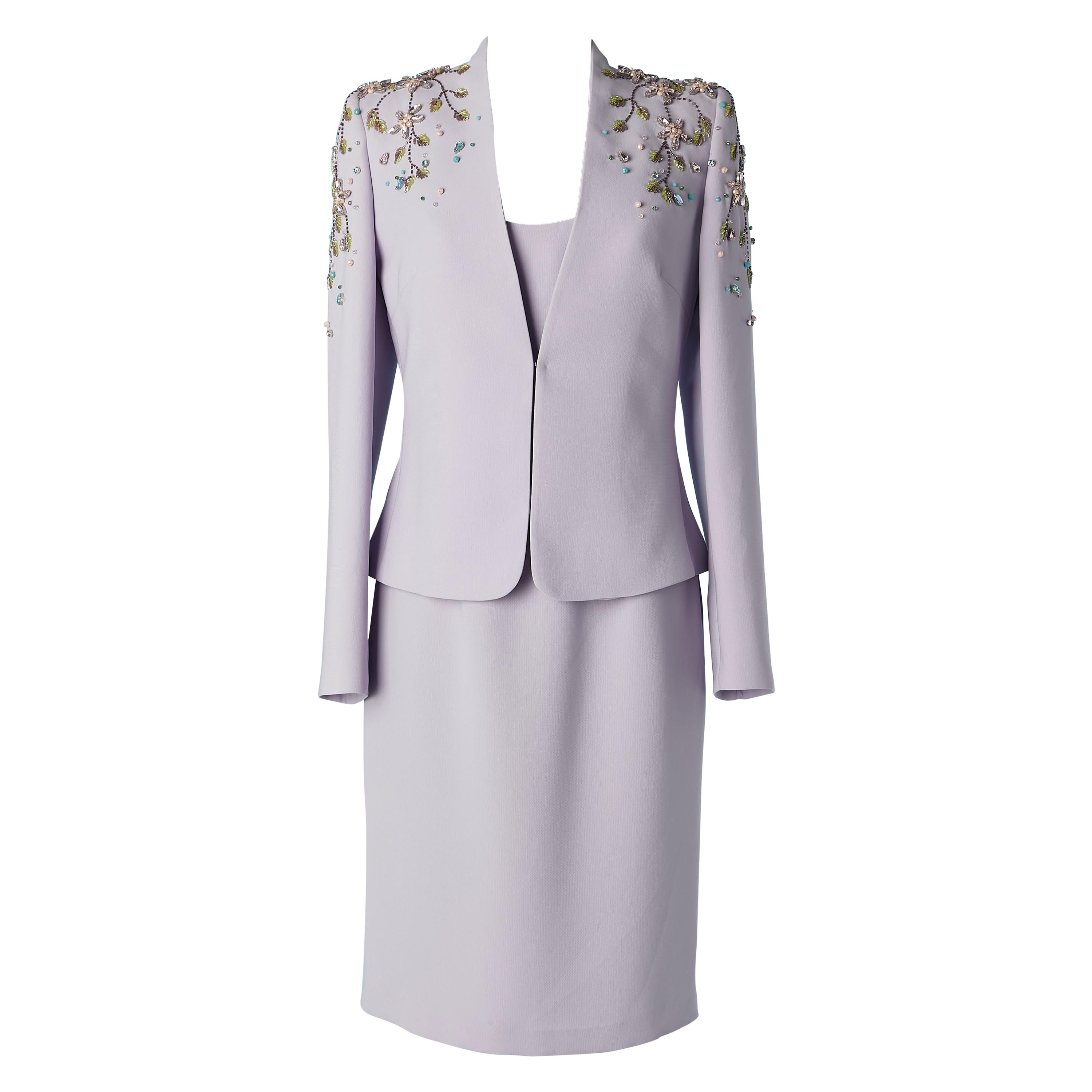 Conjunto de chaqueta lila con pedrería y vestido Gai Mattiolo La Alfombra Roja en venta