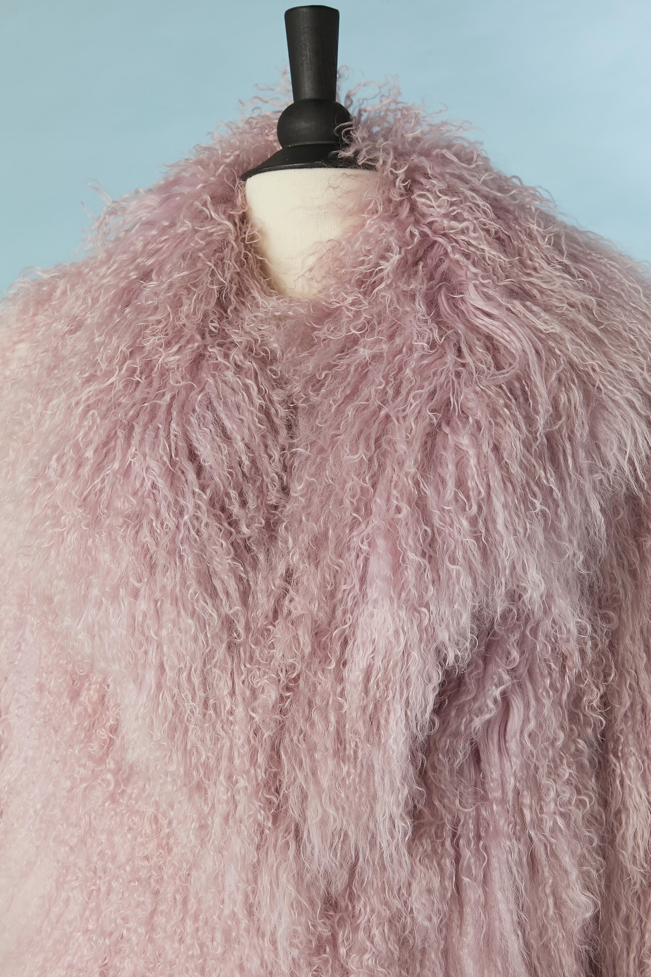 Lilac Mongolian's fur single breasted coat. Hook & eye closure in the middle front. Pink jacquard lining ( no fabric composition tag but probably rayon) 
SIZE XXL on tag but fit more probably L 